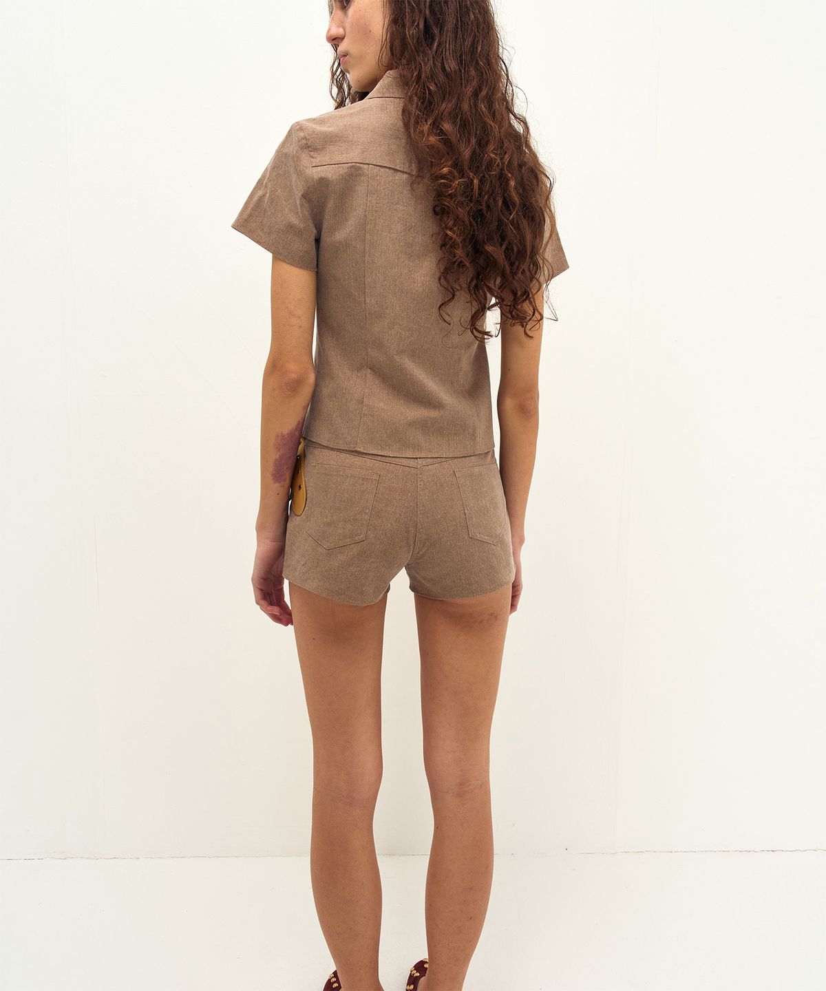 지지비샤(JIJIVISHA) MOONLIT SHORTS (BROWN)