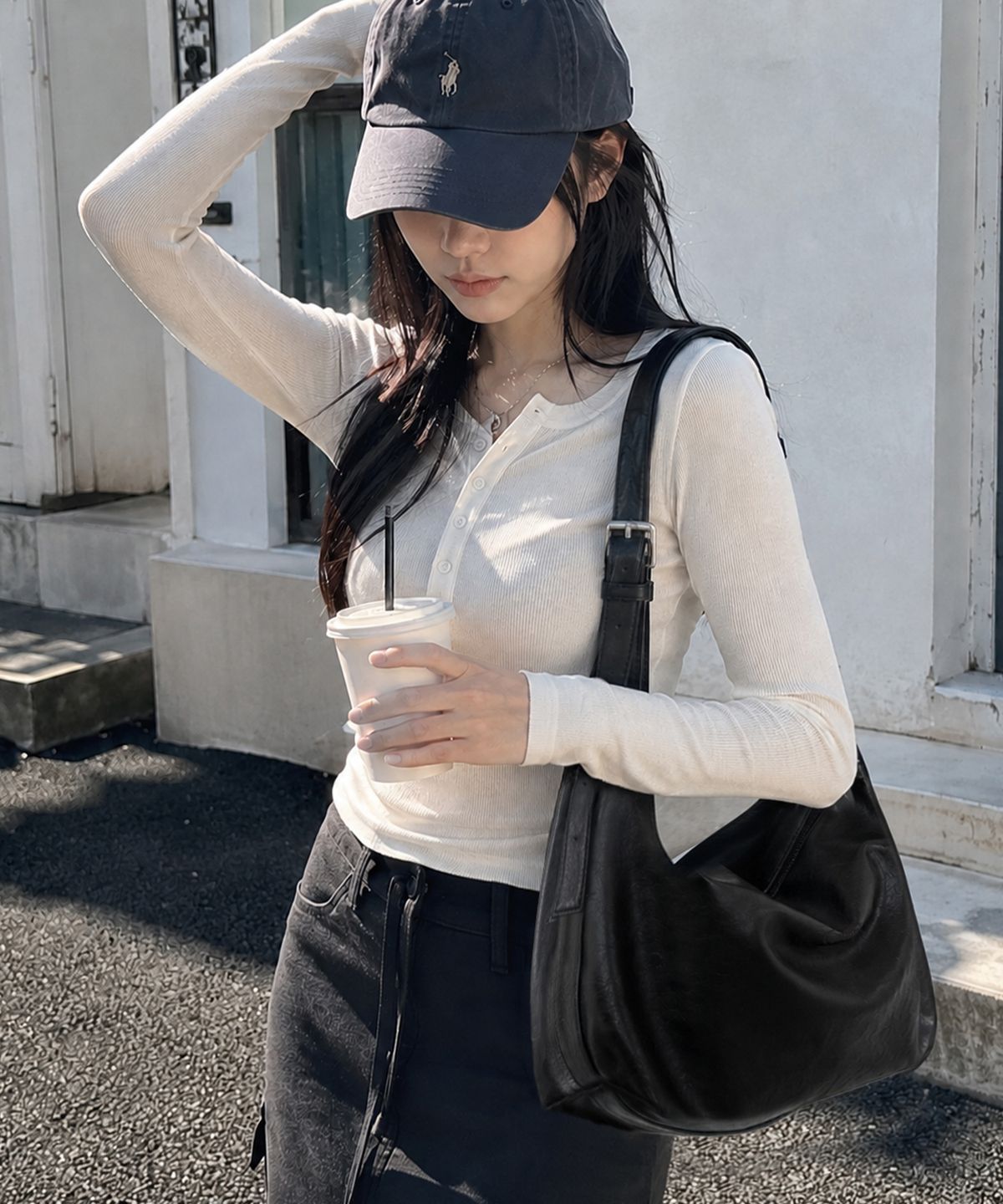아티스트웨어(ARTISTWEAR) 레더 슬라우치 크로스백
