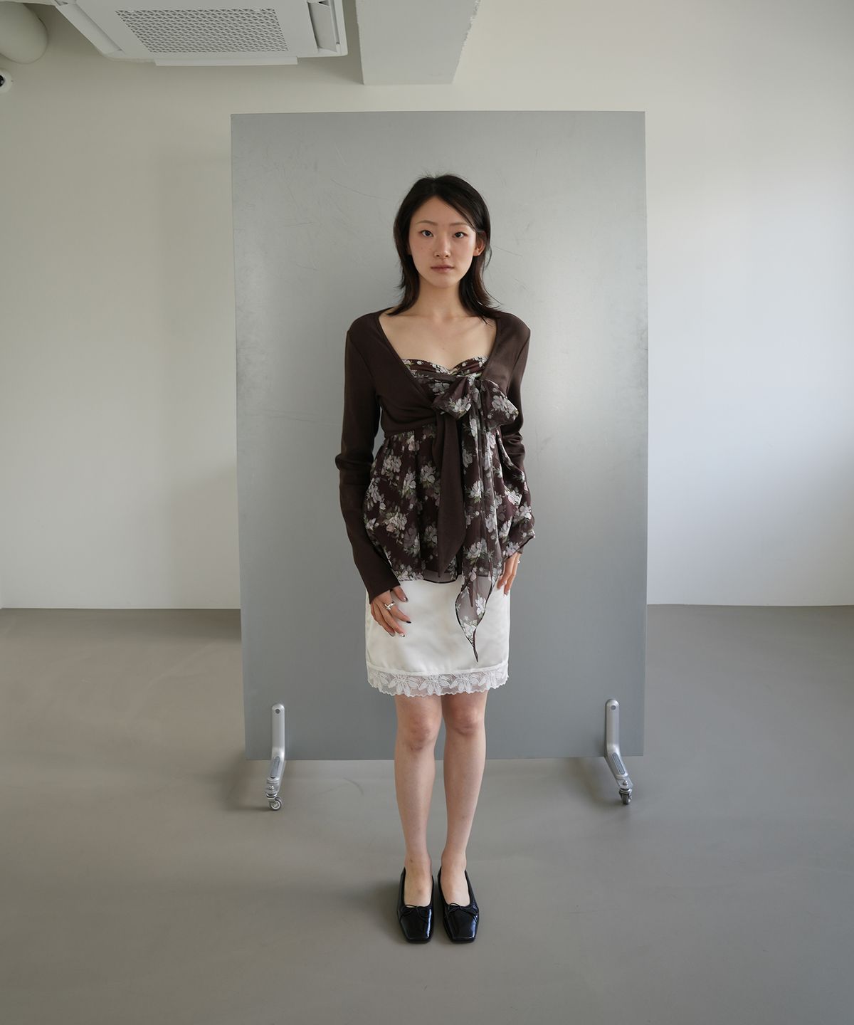 포트레이트서울(PORTRAITSEOUL) 플라워 쉬폰 레이어드 탑 - 브라운(brown)