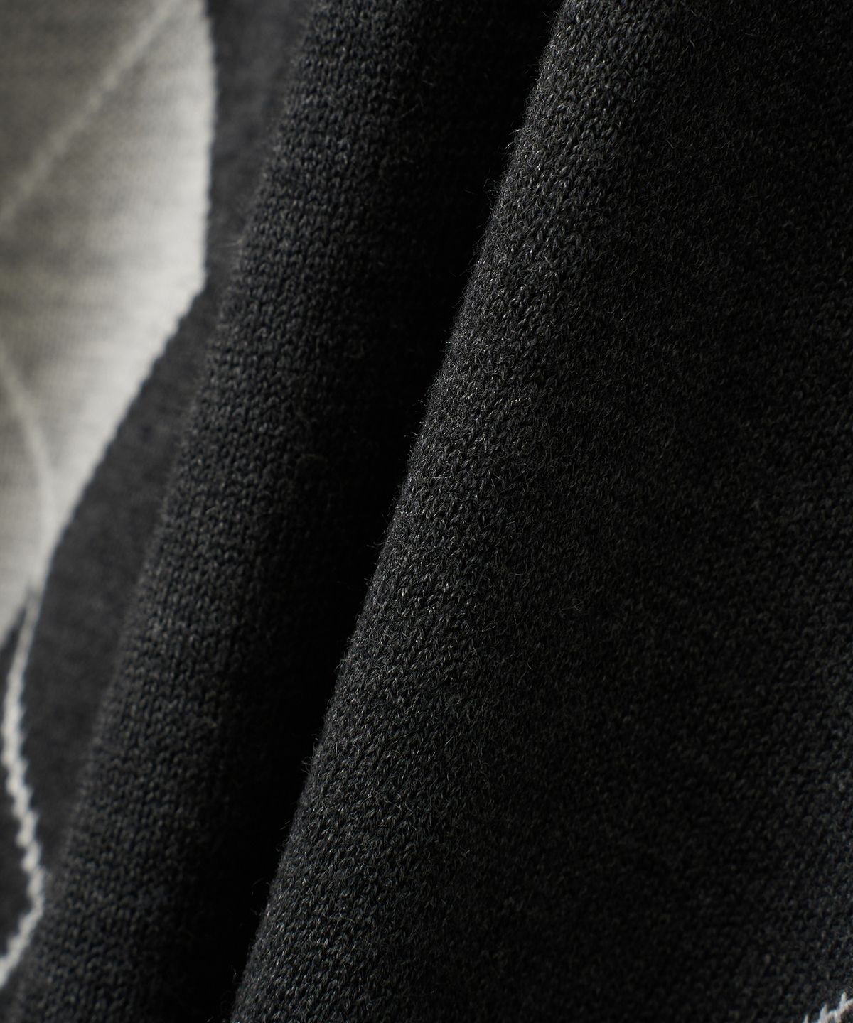 조질롱(JOJILONG) JN155 CLASSIC ARGYLE KNIT - CHARCOAL