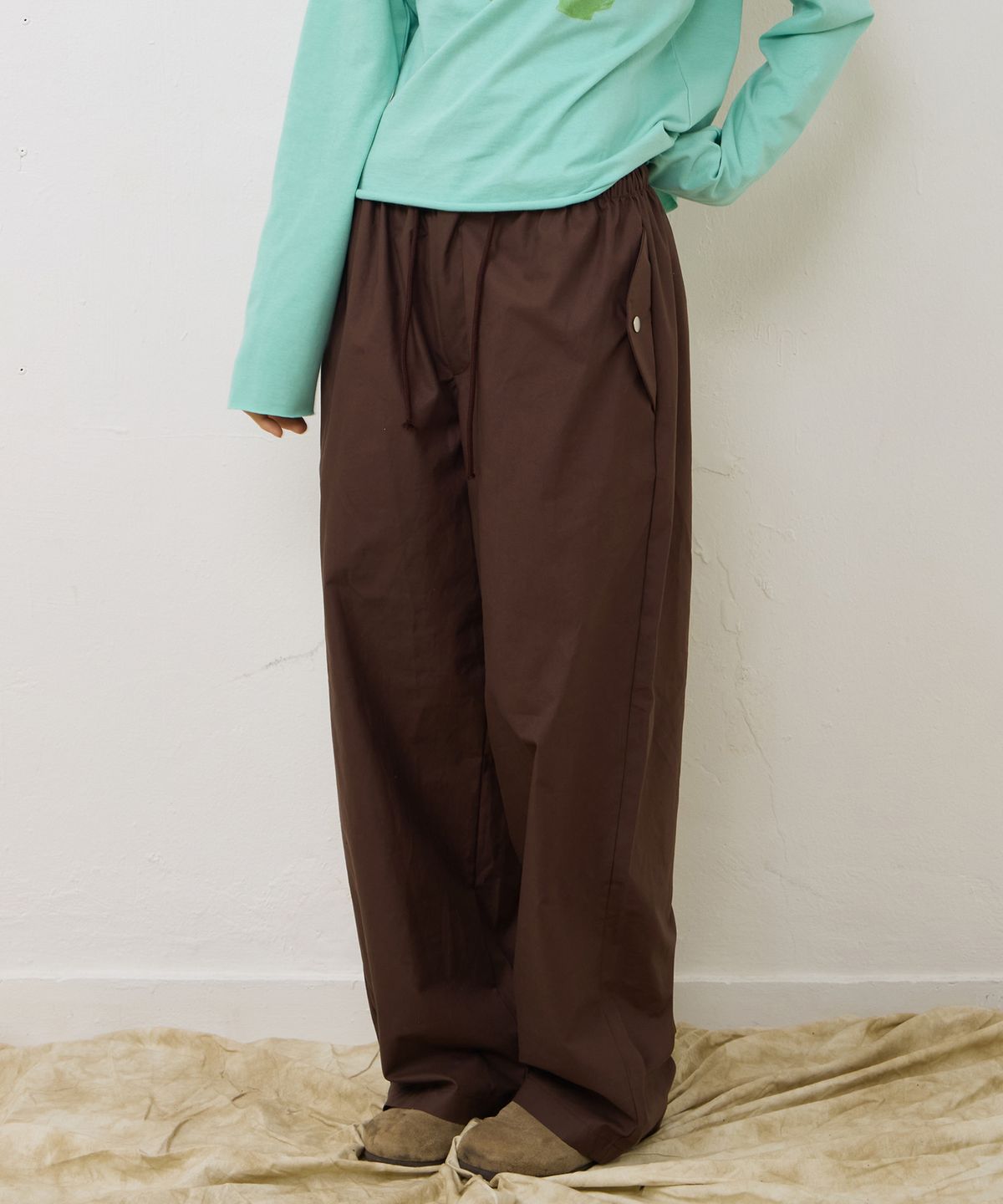 에키오(EKIO) 포켓 디테일 코튼 팬츠 (Brown)
