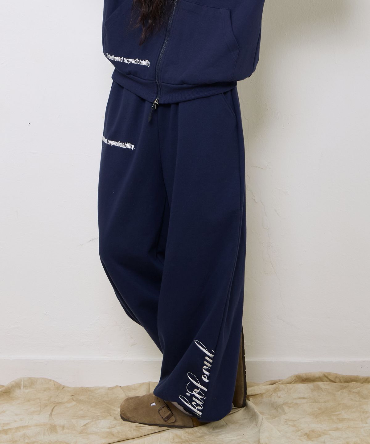 에키오(EKIO) ekio 로고 조거 스웻팬츠 (Navy)