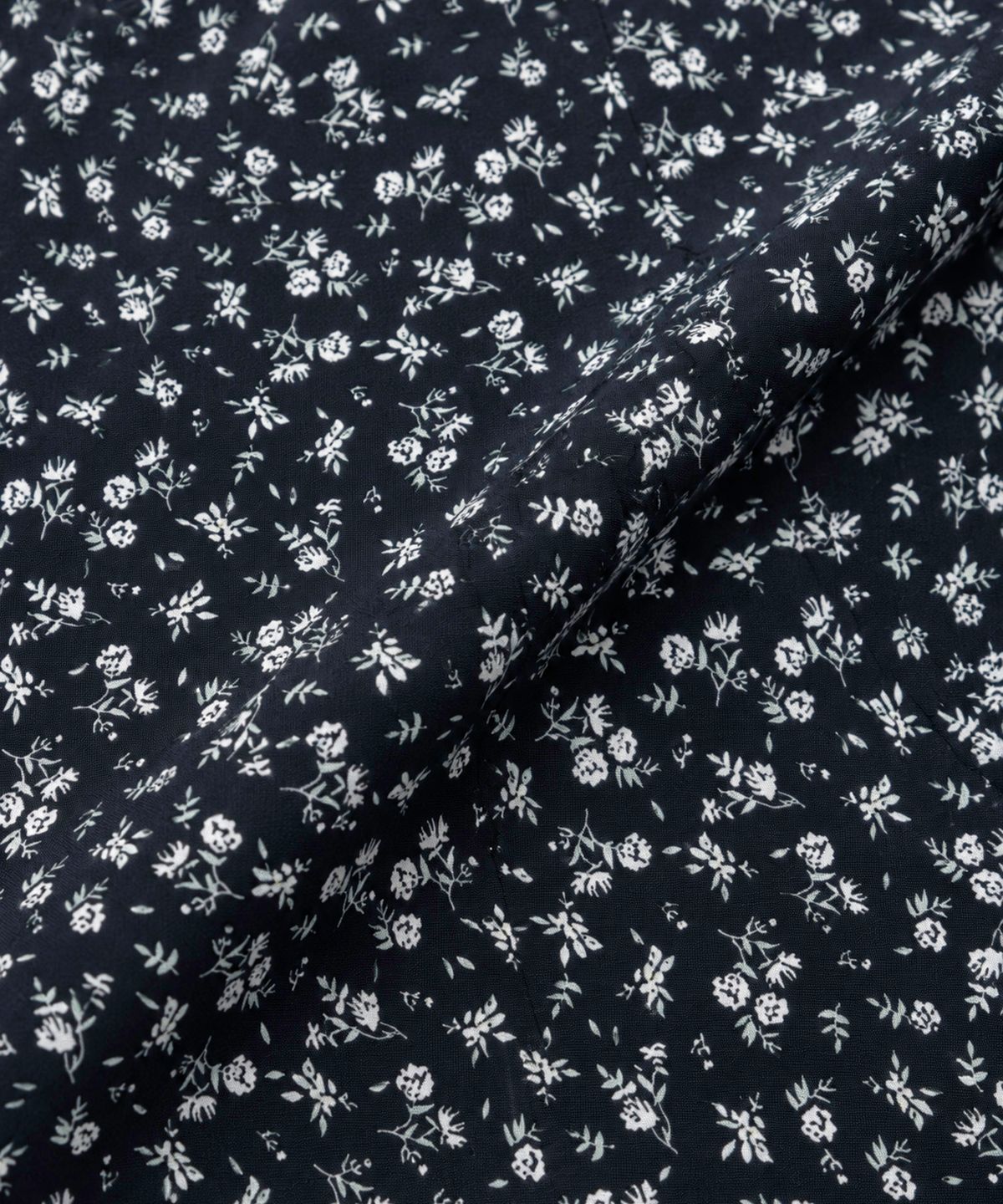 모아(MOAA) Noir Ditsy Floral Midi Skirt
