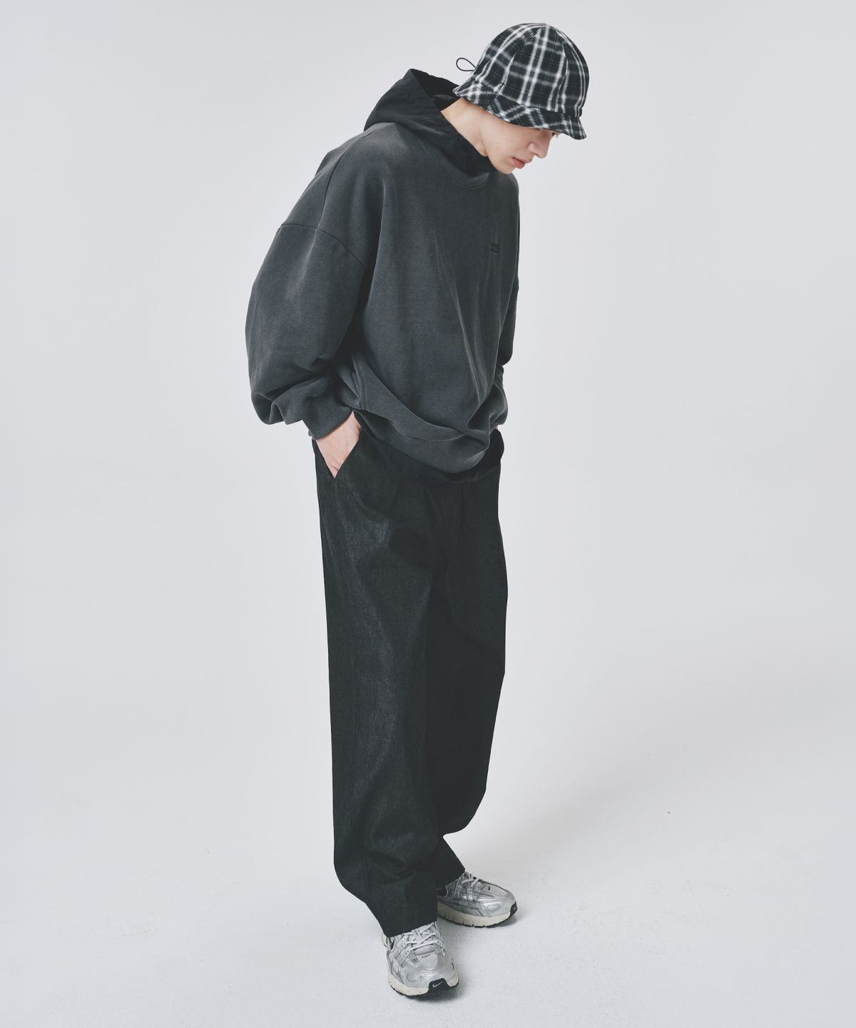 콜드블랭킷(COLD BLANKET) WWM 피그먼트 레이어드 후드 기모 스웨트셔츠 차콜