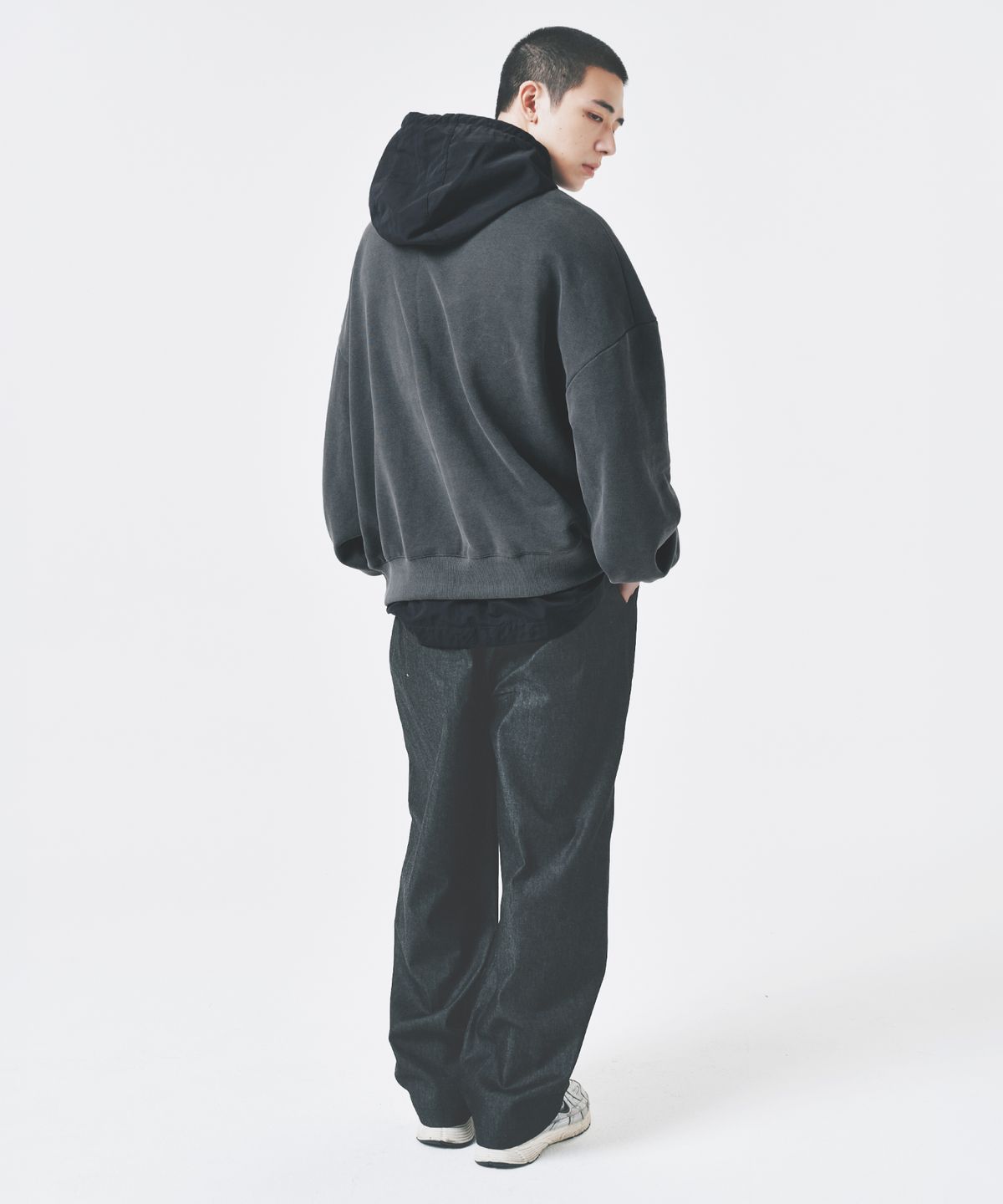 콜드블랭킷(COLD BLANKET) WWM 피그먼트 레이어드 후드 기모 스웨트셔츠 차콜