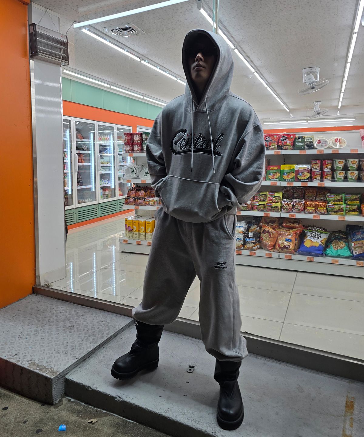 더랭크(THERANK) CENTRAL LEATHER APPLIQUE HOODIE [MELANGE GREY]