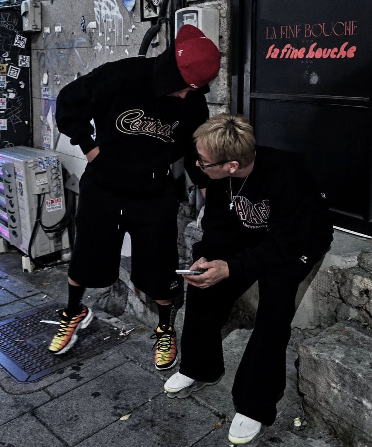 더랭크(THERANK) CENTRAL LEATHER APPLIQUE HOODIE [BLACK]