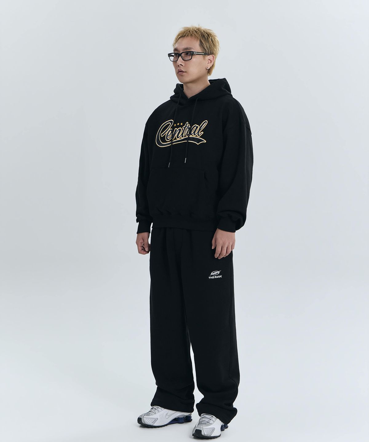 더랭크(THERANK) CENTRAL LEATHER APPLIQUE HOODIE [BLACK]