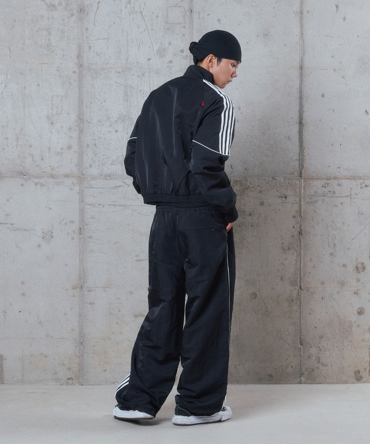 디오스피스(DAUSPICE) (DUC) Hooligan Wide Track Pants Black