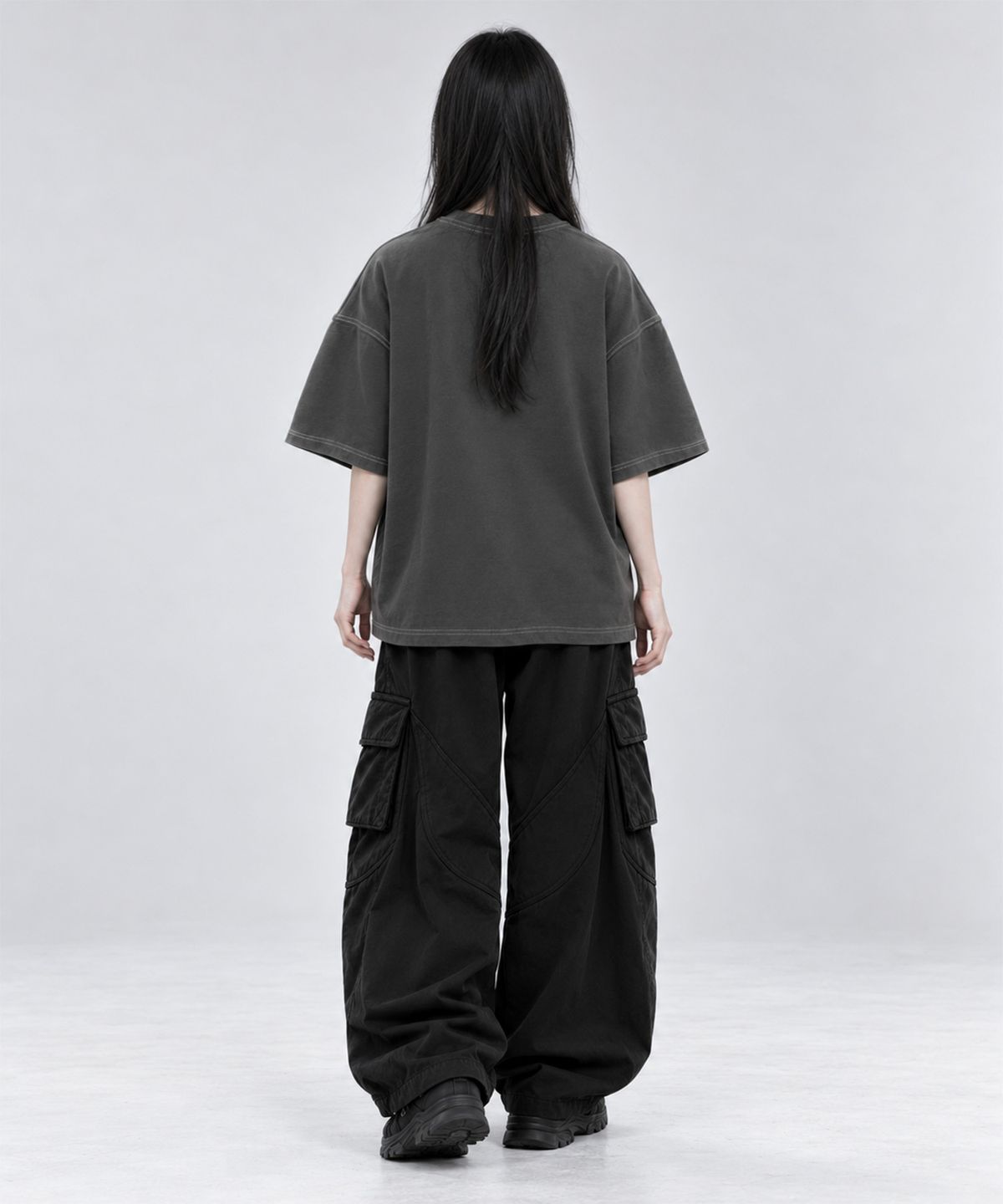 씨알티원(CRTONE) CRTONE 시그니처 V2 오버핏 반팔(차콜)