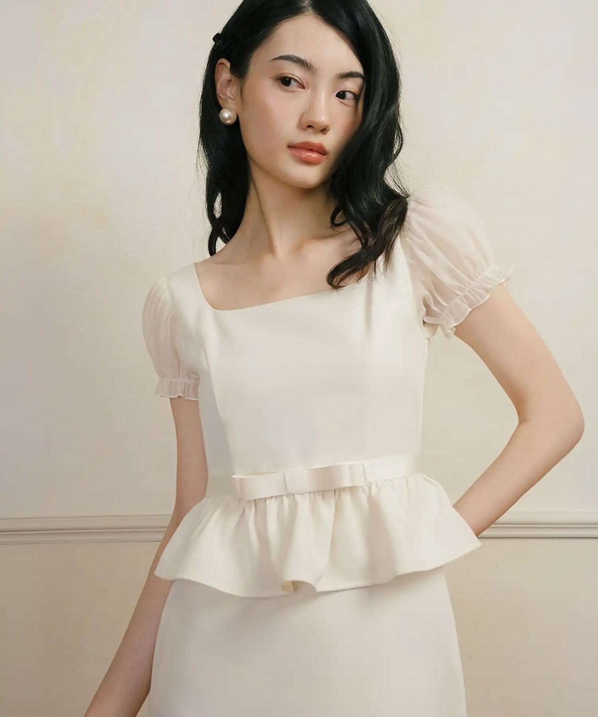 가니송(GANISONG) 브라이덜 릴리 페플럼 원피스_크림