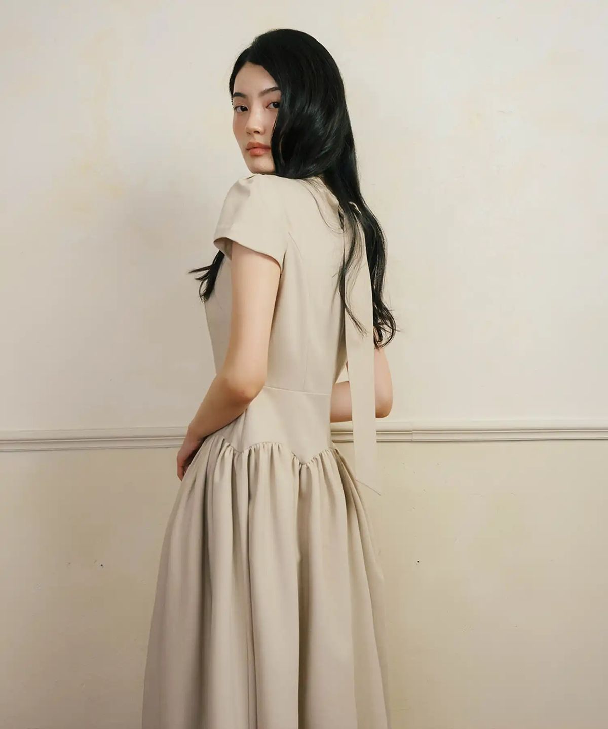 가니송(GANISONG) 브라이덜 스틸 라인 원피스_베이지