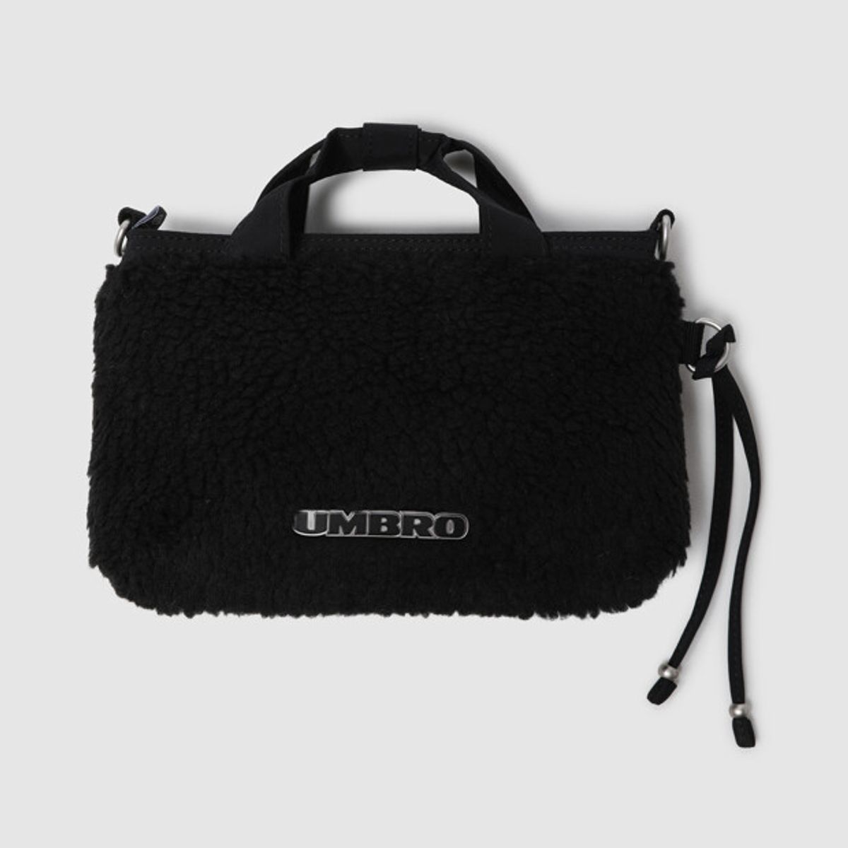 엄브로(UMBRO) 플러피 미니 크로스백 블랙 UR423CBGO4