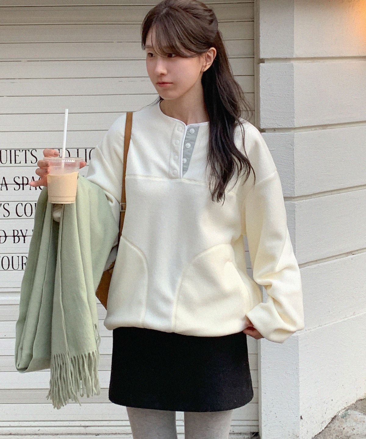 드로우핏 우먼(DRAWFIT WOMEN) [드로우핏우먼 X 알로하] 배색 헨리넥 플리스 탑 [IVORY]