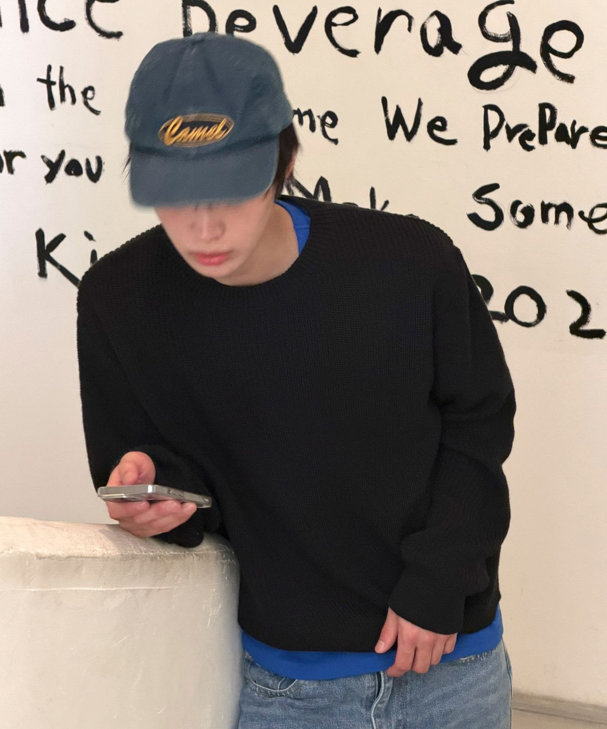 시그니처(SIGNATURE) 크롭 라운드넥 하찌 니트[블랙]