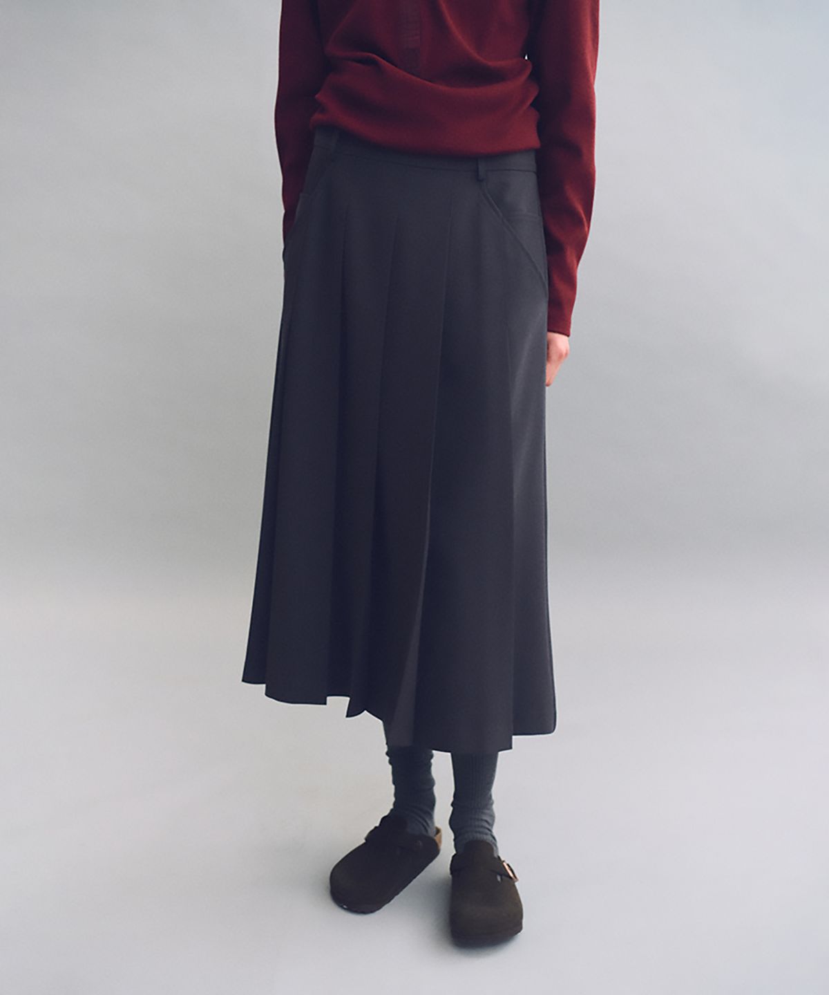 아우브아워(AUBOUR) double pocket pleats skirt (charcoal)