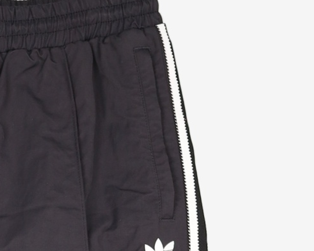 아디다스(ADIDAS) BRITCORE 팬츠 - 블랙 / HZ3784 S