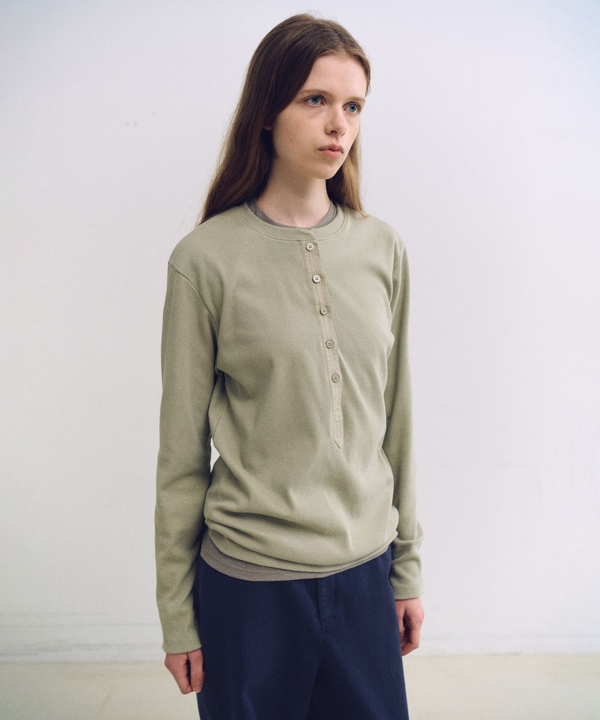 아우브아워(AUBOUR) alter deep henley t-shirt (dusty mint)