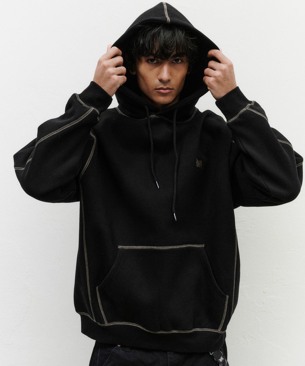 브라운브레스(BROWNBREATH) TAG APPLIQUE HOODIE  (3colors)