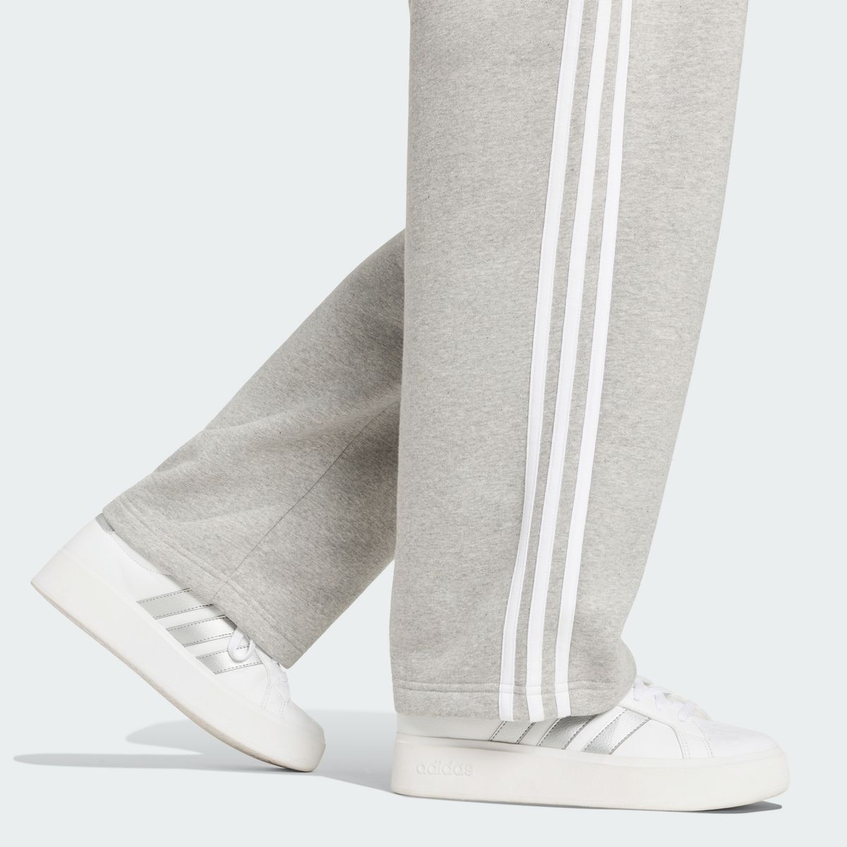 아디다스(ADIDAS) 에센셜 3-스트라이프 플리스 레그 오픈 헴 팬츠 KY0760