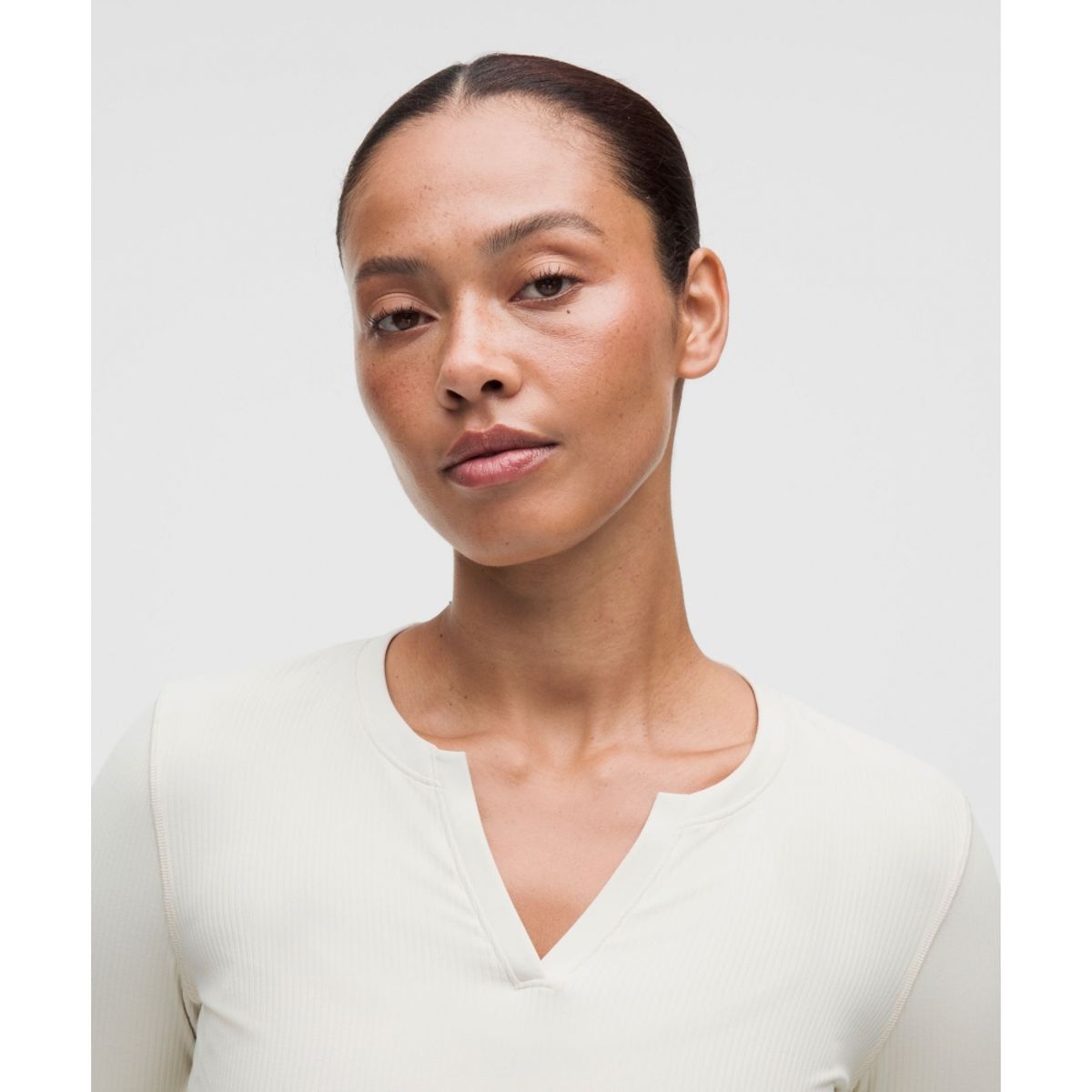 룰루레몬(LULULEMON) 리브드 Nulu 스플릿넥 롱슬리브 셔츠  LTIV