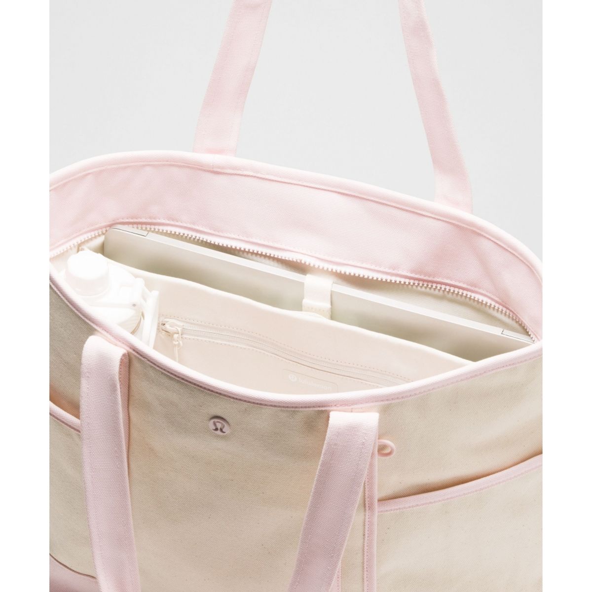 룰루레몬(LULULEMON) 데일리 멀티 포켓 집 탑 토트백 18L  NAT PIAR