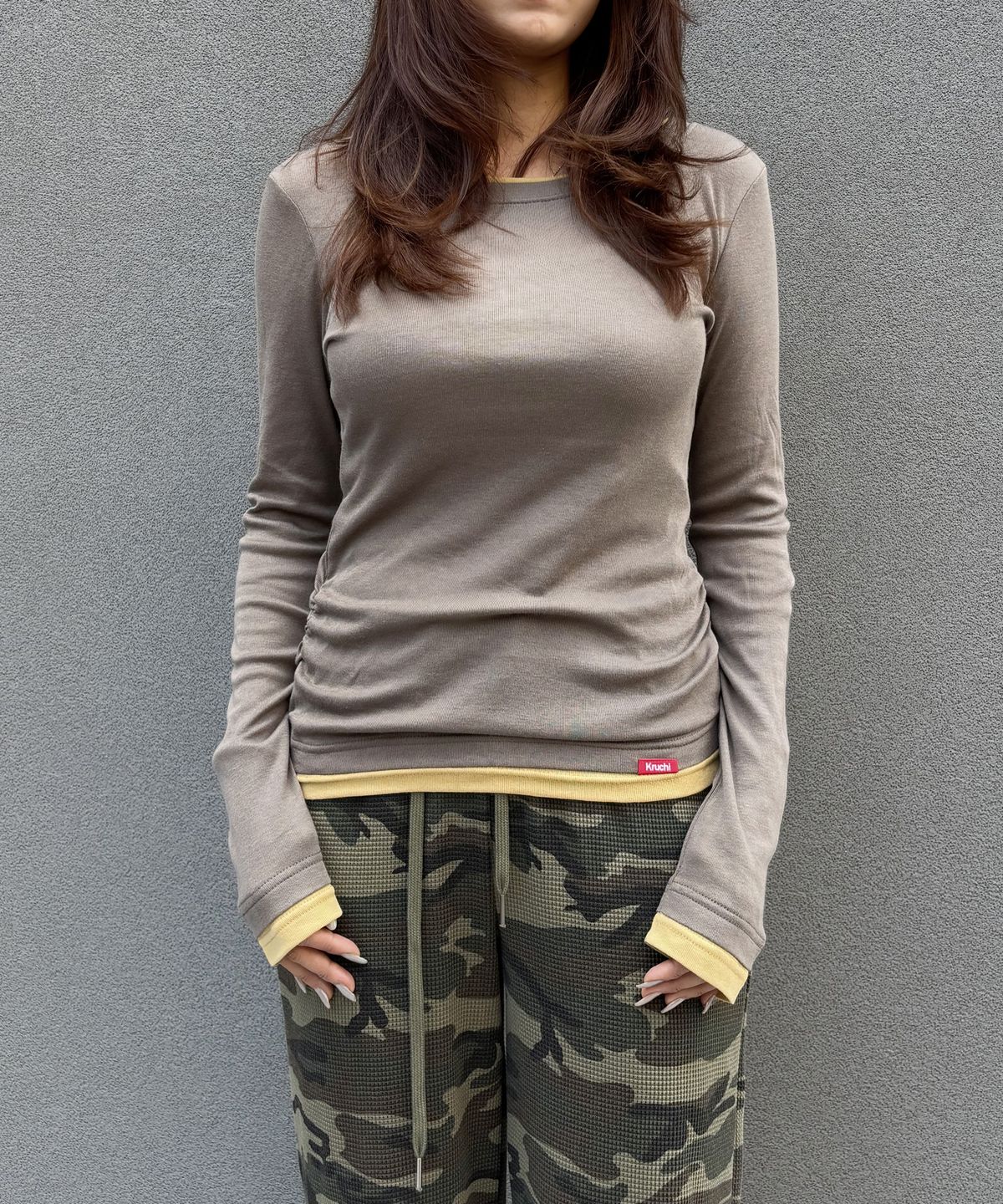 크루치(KRUCHI) Shirring Layered Top (MOCHA) WOMENS
