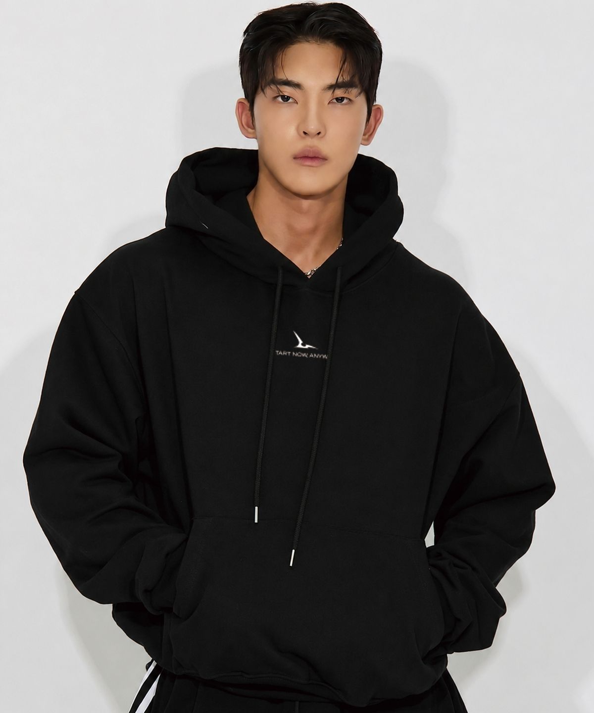 베트랙트(BATTRACT) 베트 미니멀 로고 오버핏 후드티 [BLACK]