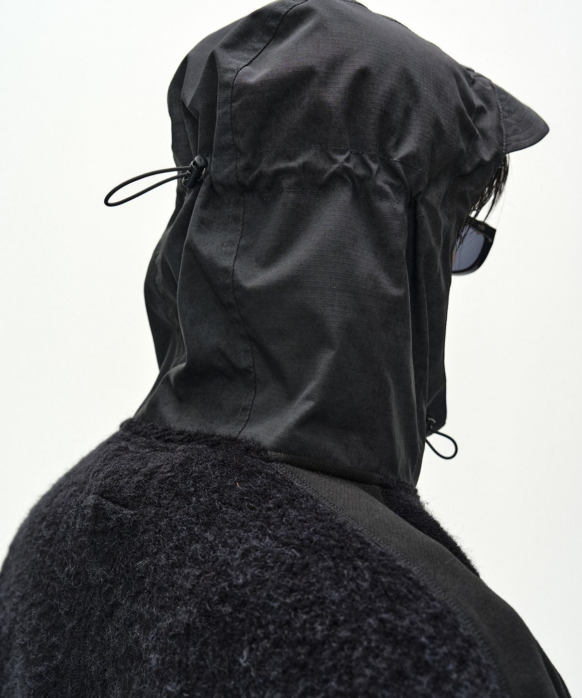 앤더슨벨(ADSB ANDERSSON BELL) ORTE TERRY HALF ZIP UP HOODIE (BLACK)