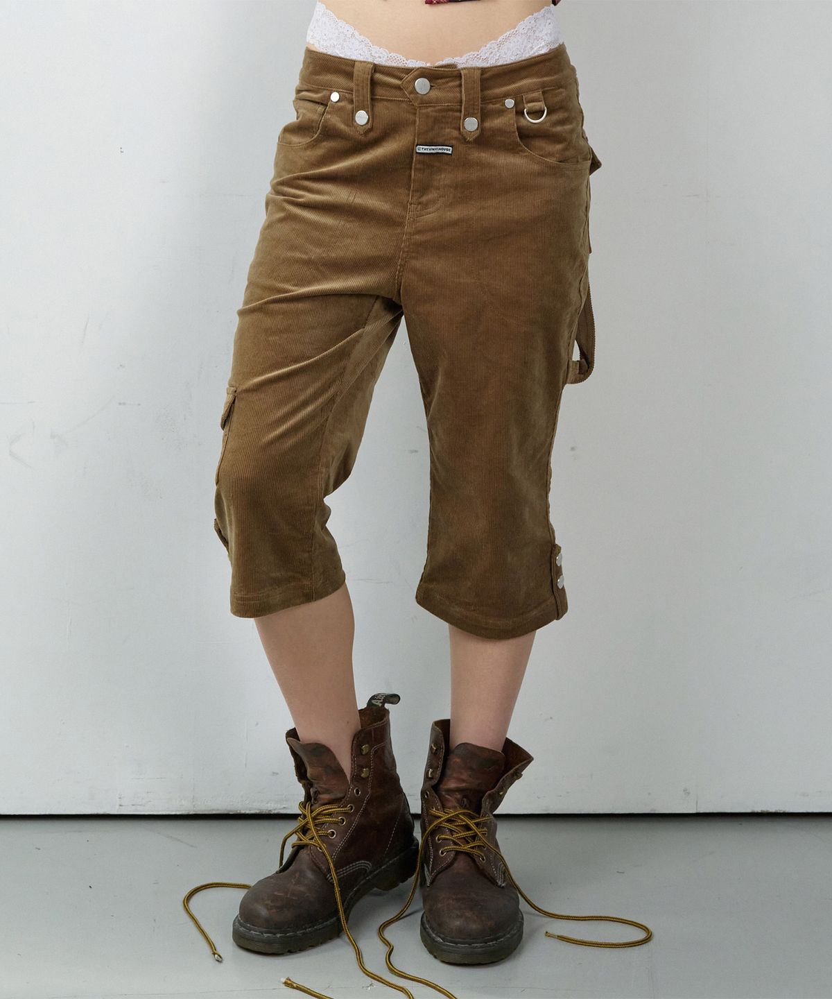 더바이닐하우스(THEVINYLHOUSE) UTILITY CORDUROY CAPRI PANTS(W) BROWN