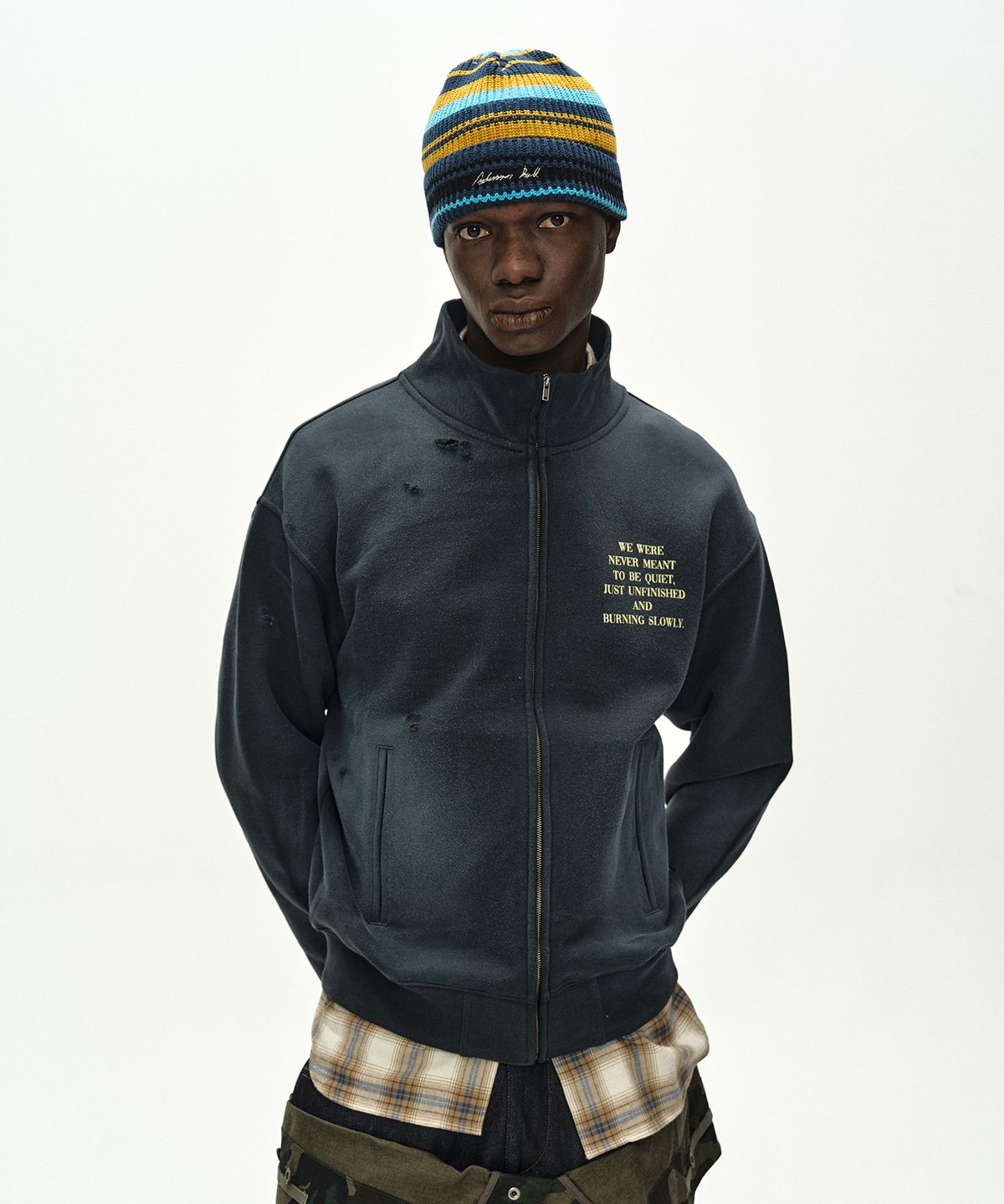앤더슨벨(ADSB ANDERSSON BELL) UNISEX MULTI STRIPE BEANIE (NAVY/YELLOW)