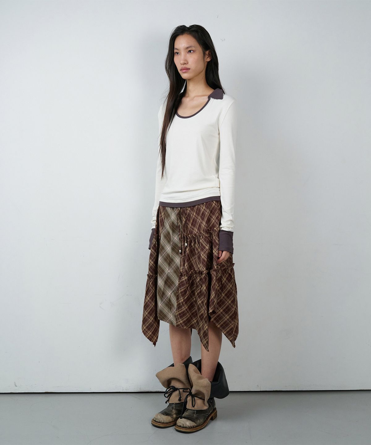 더바이닐하우스(THEVINYLHOUSE) UNBALANCE LAYERED CHECK SKIRT (W) BROWN