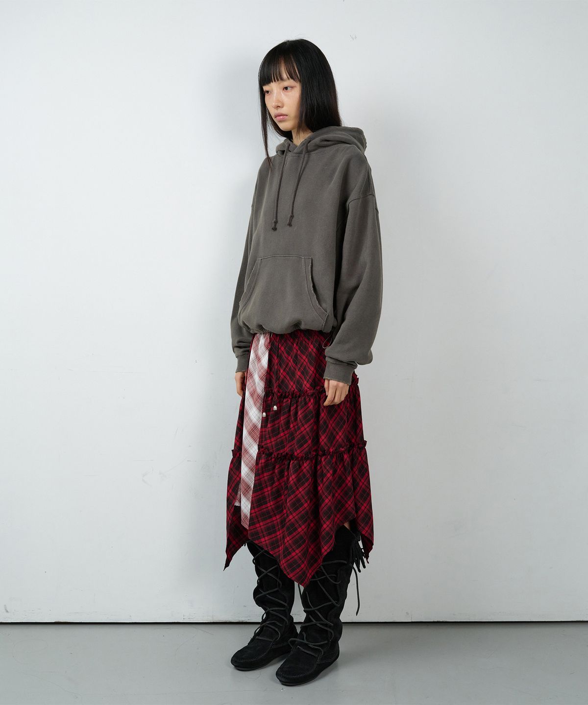 더바이닐하우스(THEVINYLHOUSE) UNBALANCE LAYERED CHECK SKIRT (W) RED