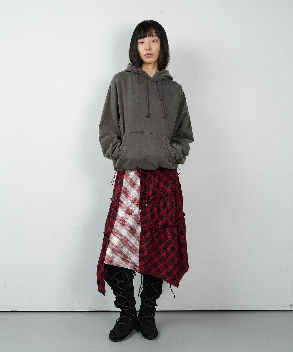 더바이닐하우스(THEVINYLHOUSE) UNBALANCE LAYERED CHECK SKIRT (W) RED