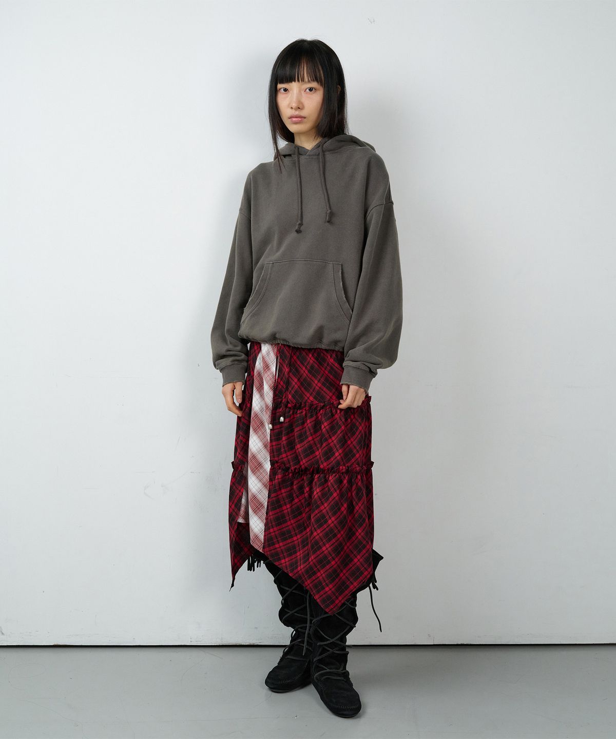 더바이닐하우스(THEVINYLHOUSE) UNBALANCE LAYERED CHECK SKIRT (W) RED