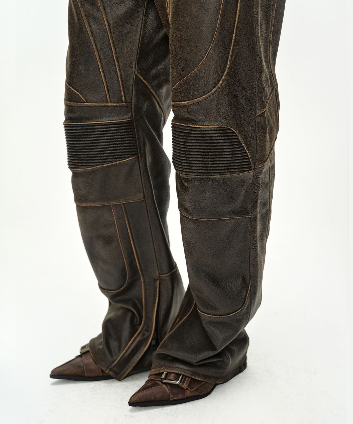 앤더슨벨(ADSB ANDERSSON BELL) LEATHER ARTICULATED PANEL JEANS (BROWN)