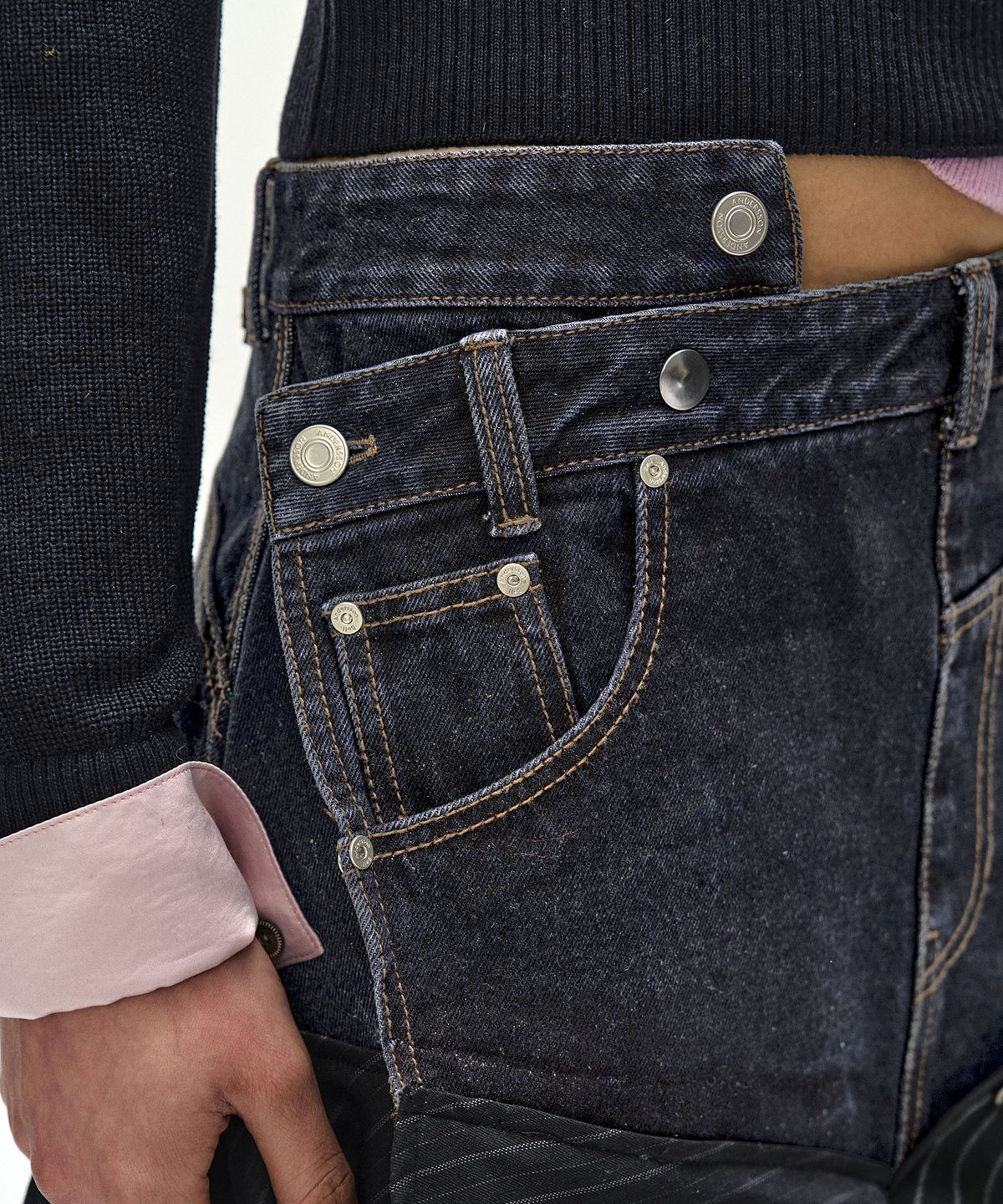앤더슨벨(ADSB ANDERSSON BELL) REWORKED DENIM PANEL WRAP SKIRT (BLACK)