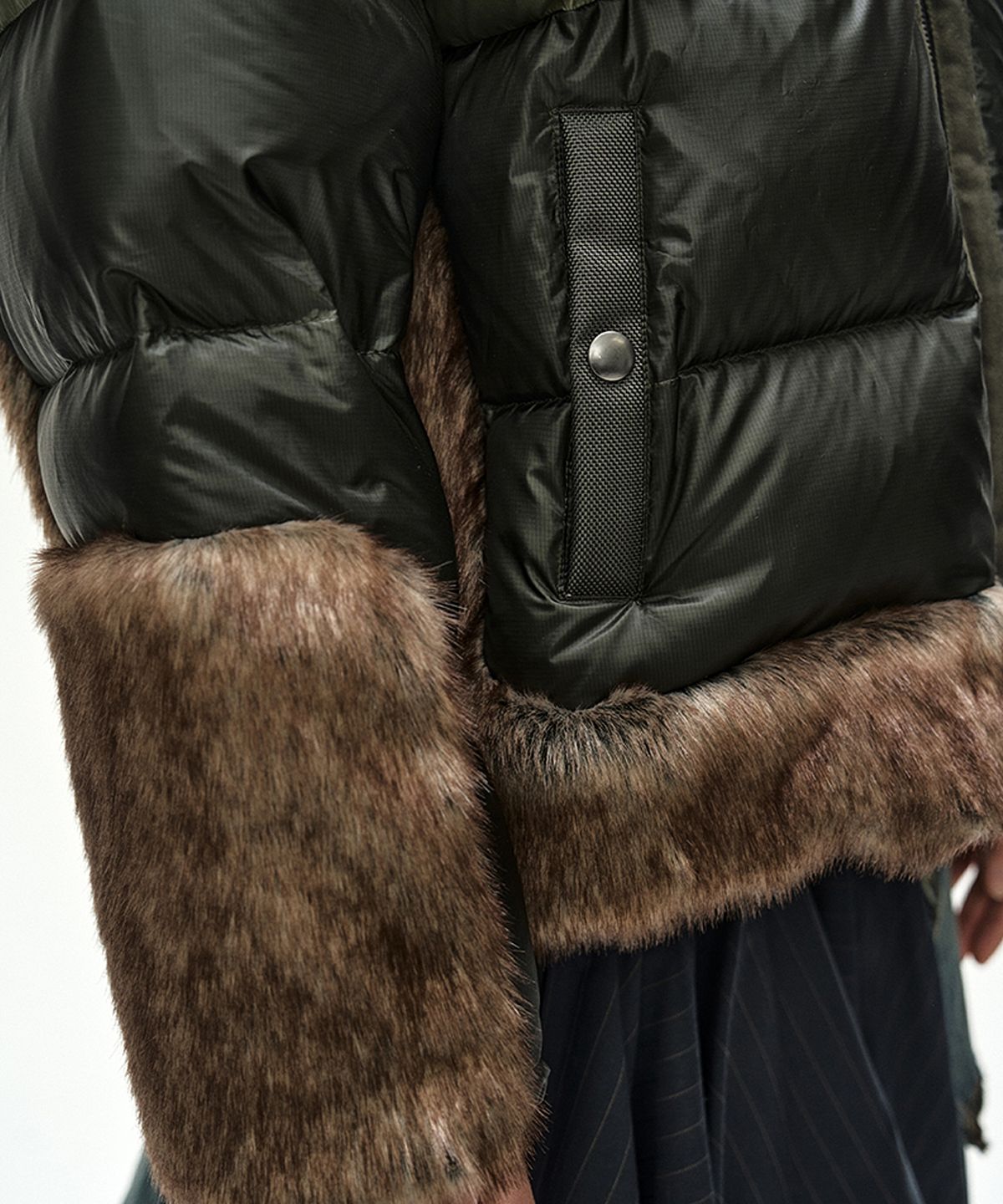 앤더슨벨(ADSB ANDERSSON BELL) COPENHAGEN DOWN FUR JACKET (KHAKI)