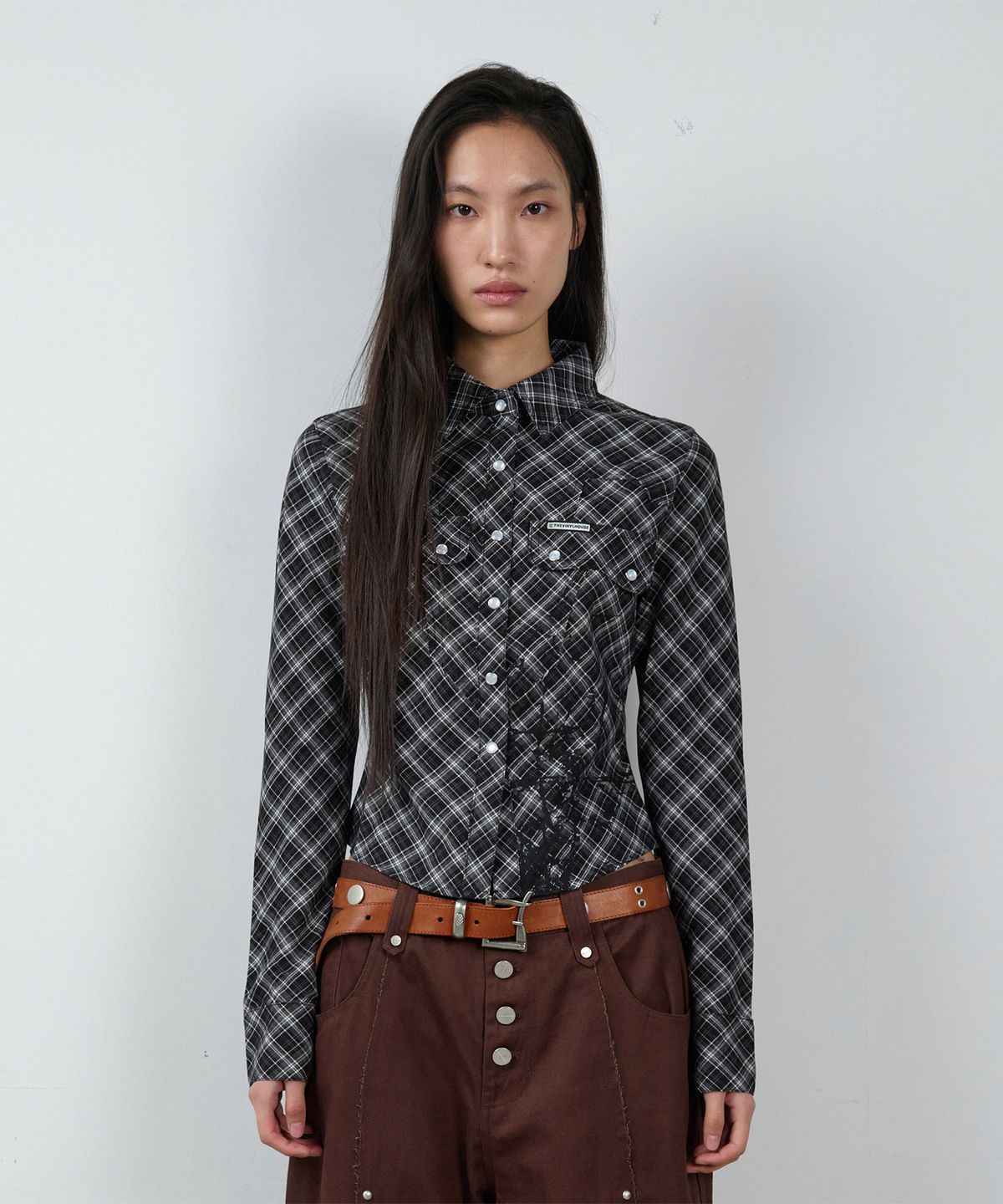 더바이닐하우스(THEVINYLHOUSE) PAINTING CROP CHECK SHIRTS(W) BLACK