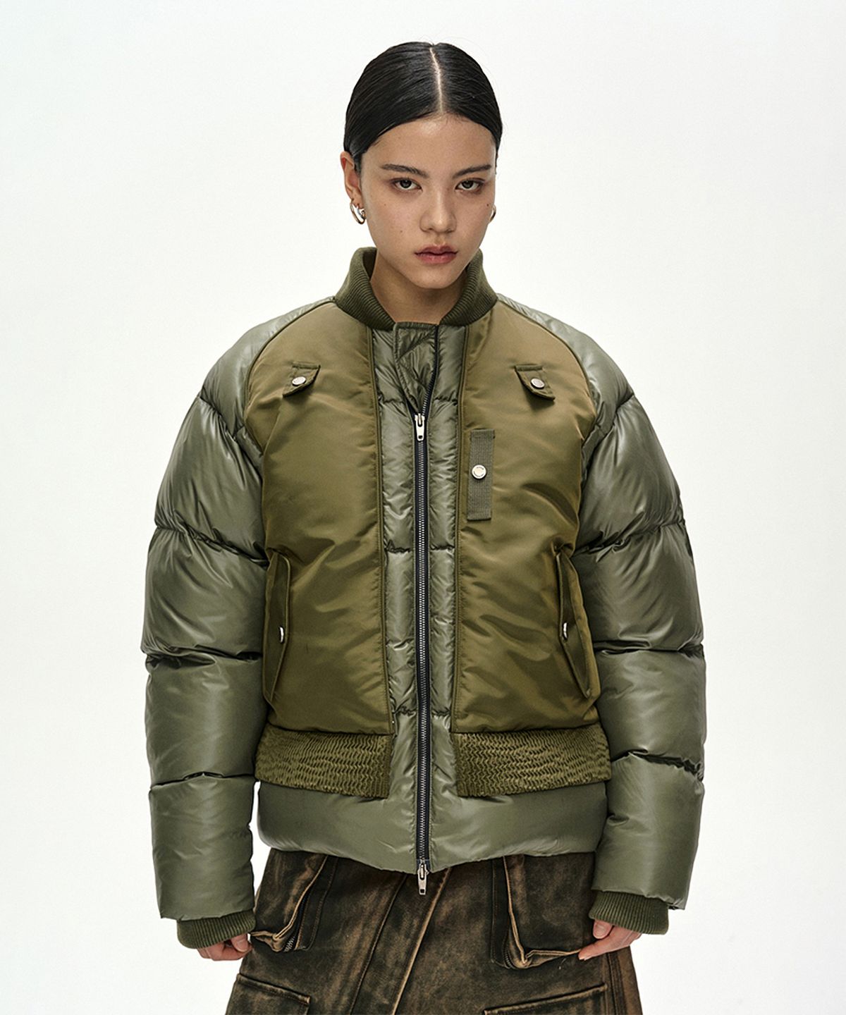 앤더슨벨(ADSB ANDERSSON BELL) UNISEX BOMBER LAYERED DOWN JACKET (KHAKI)