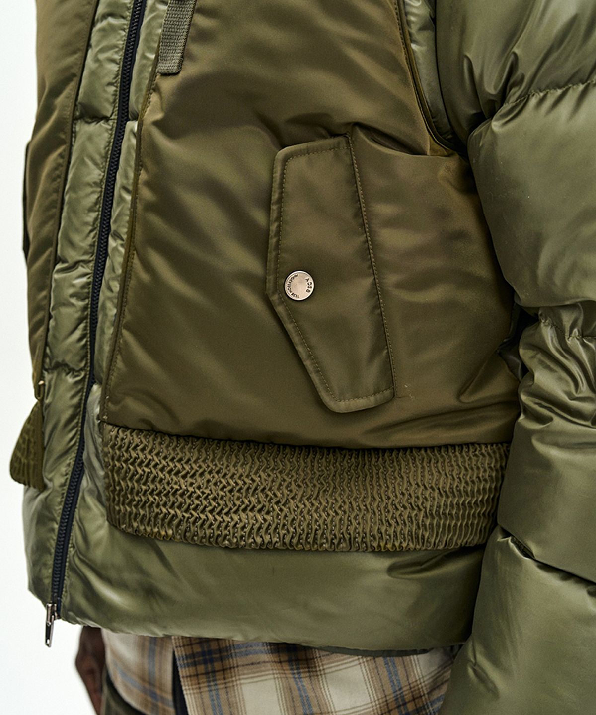 앤더슨벨(ADSB ANDERSSON BELL) UNISEX BOMBER LAYERED DOWN JACKET (KHAKI)