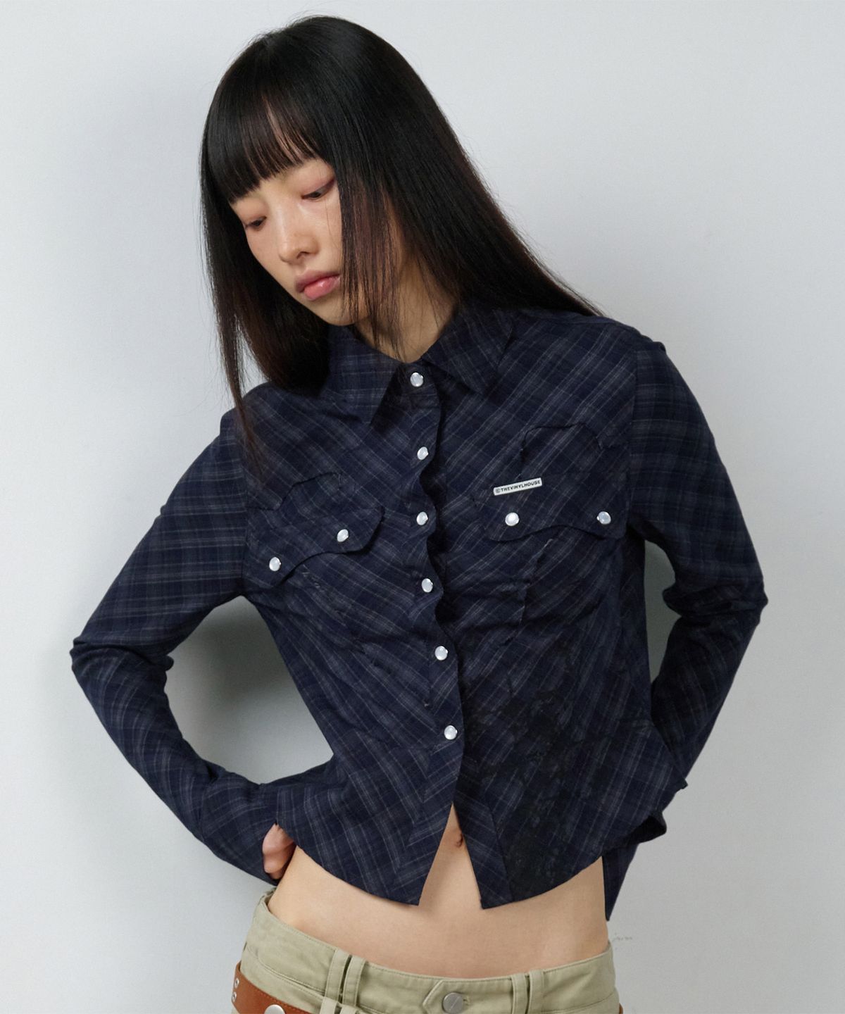 더바이닐하우스(THEVINYLHOUSE) PAINTING CROP CHECK SHIRTS(W) NAVY