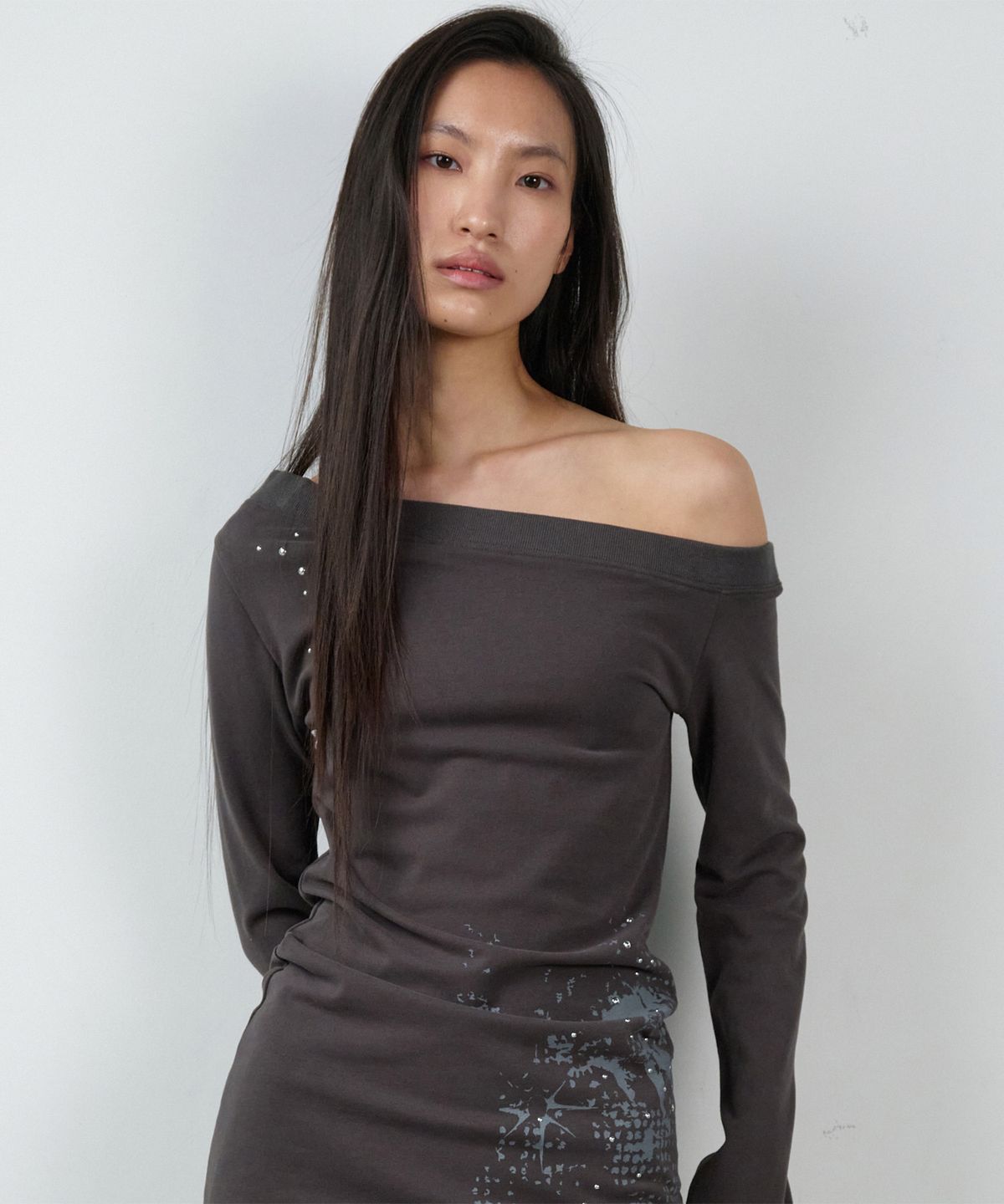 더바이닐하우스(THEVINYLHOUSE) OFF SHOULDER ONE-PIECE(W) CHARCOAL