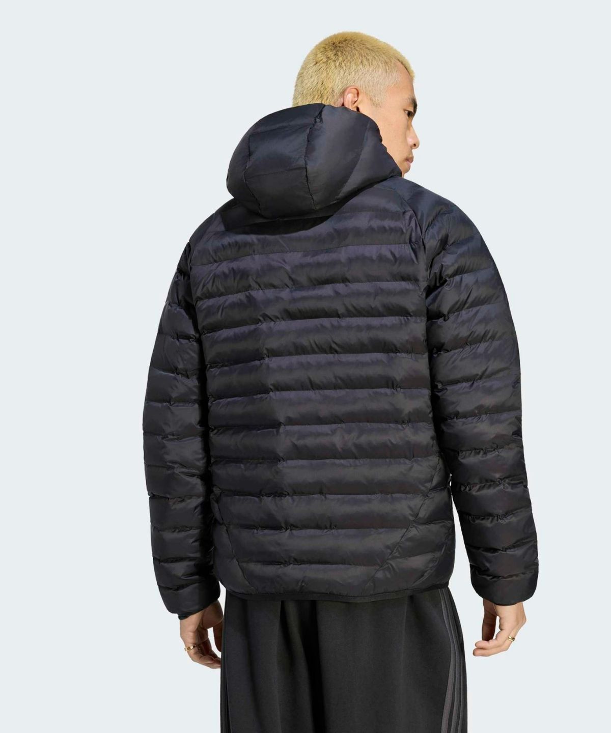 아디다스(ADIDAS) 팀가이스트 경량 패딩 - 블랙 / KR7208