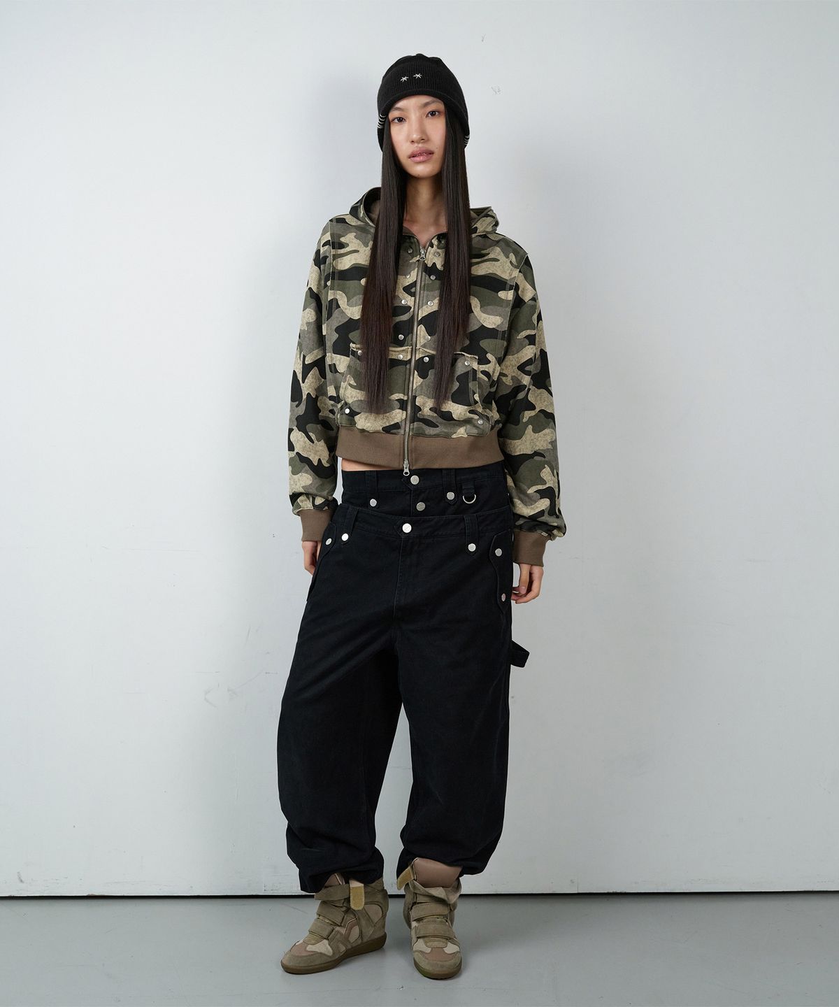 더바이닐하우스(THEVINYLHOUSE) STUDDED FULL ZIP-UP HOODIE (W) CAMO
