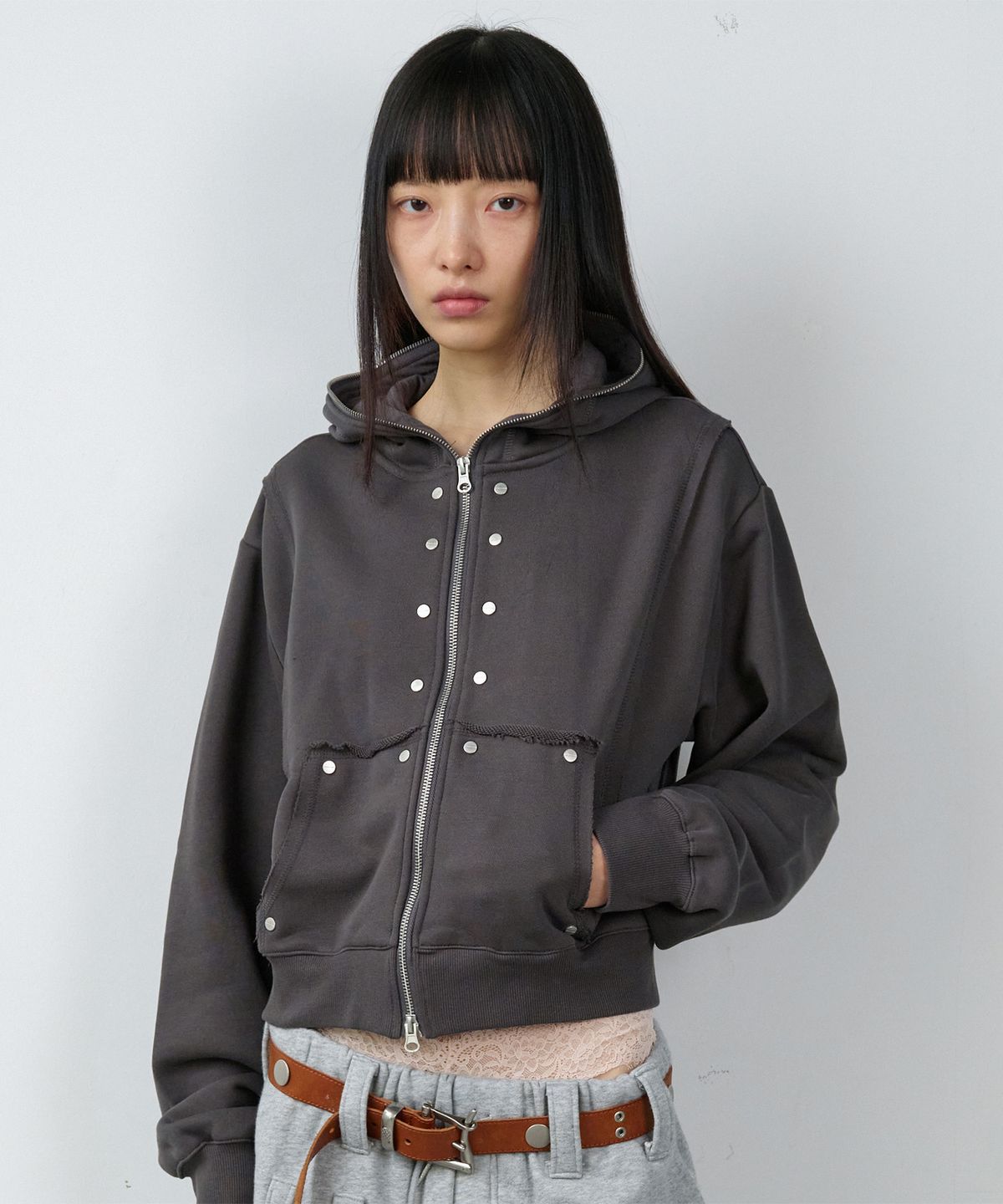 더바이닐하우스(THEVINYLHOUSE) STUDDED FULL ZIP-UP HOODIE (W) CHARCOAL