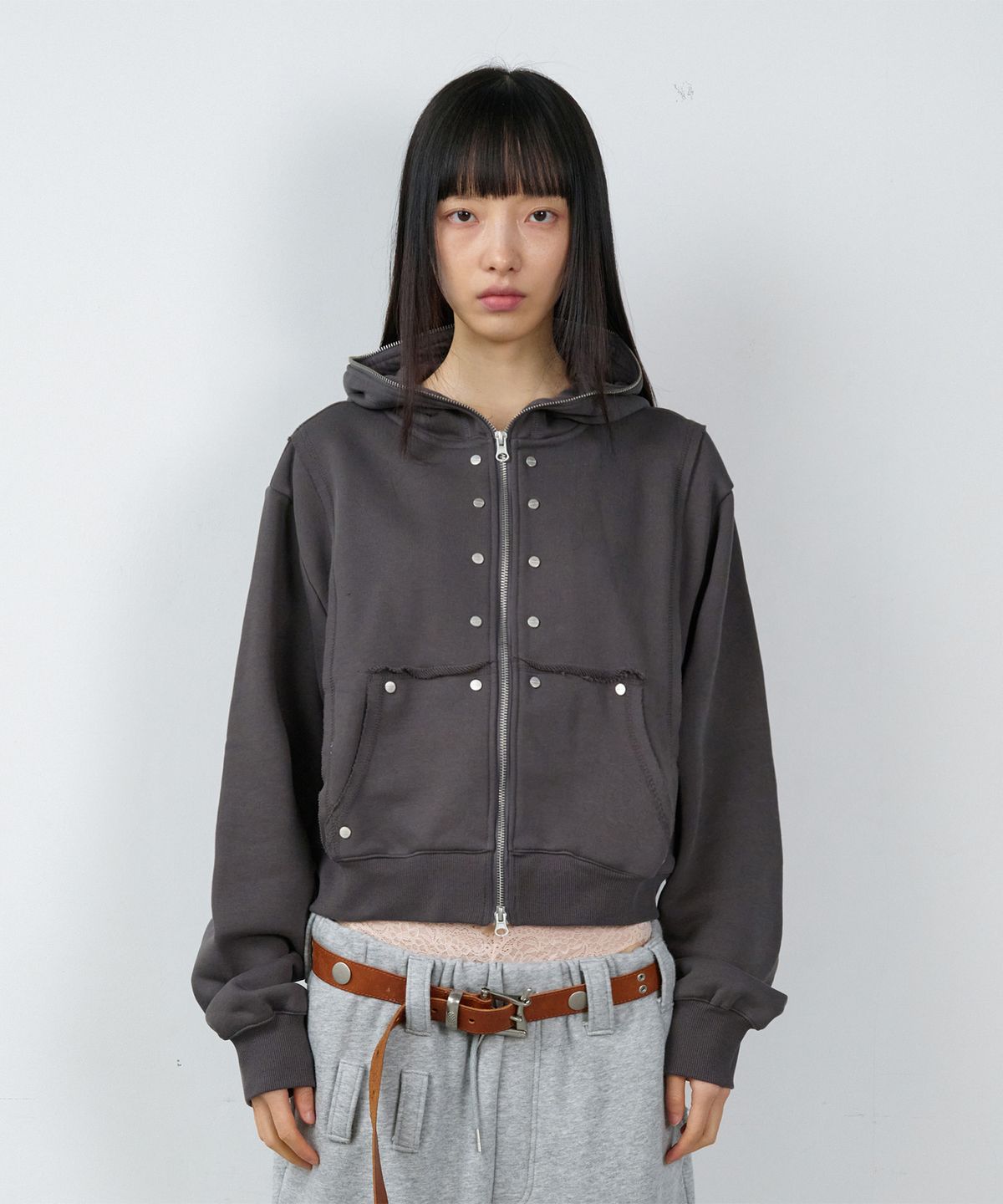 더바이닐하우스(THEVINYLHOUSE) STUDDED FULL ZIP-UP HOODIE (W) CHARCOAL