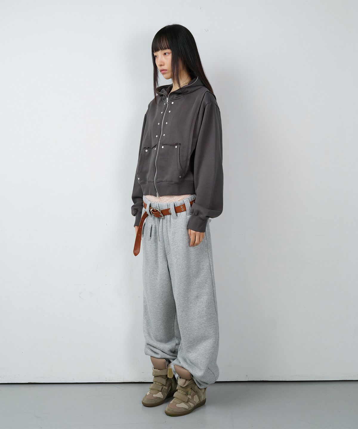 더바이닐하우스(THEVINYLHOUSE) STUDDED FULL ZIP-UP HOODIE (W) CHARCOAL