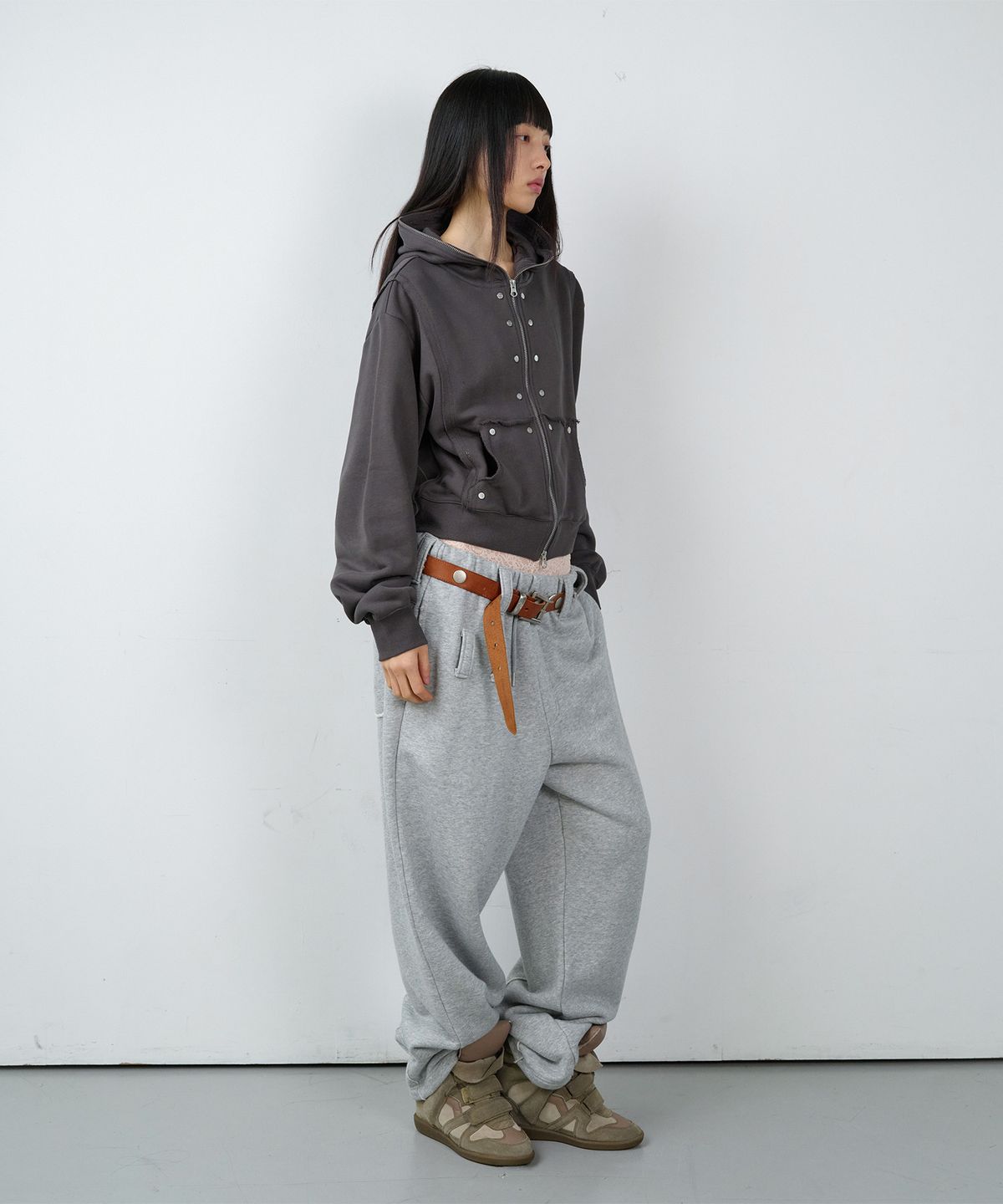 더바이닐하우스(THEVINYLHOUSE) STUDDED FULL ZIP-UP HOODIE (W) CHARCOAL