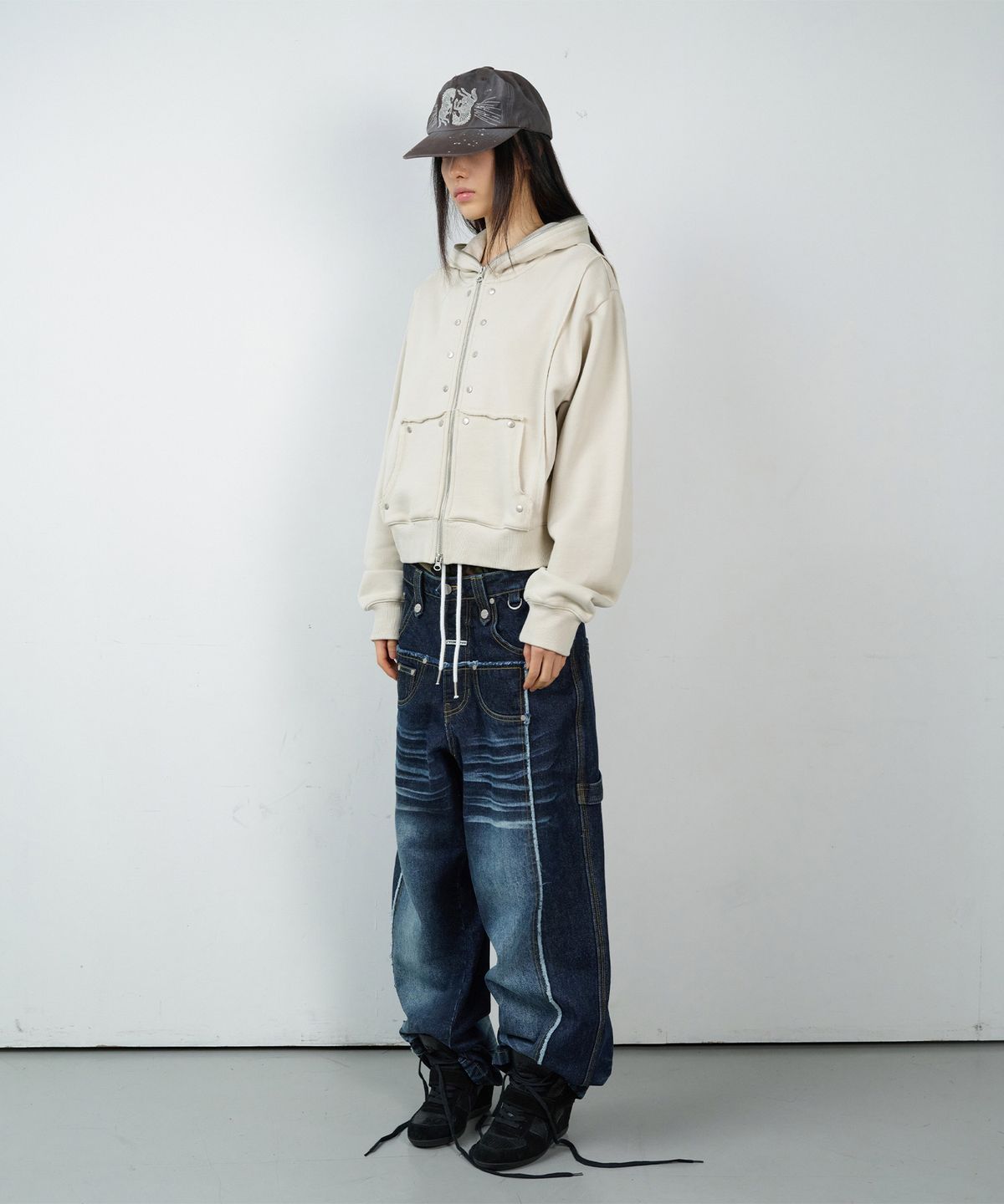 더바이닐하우스(THEVINYLHOUSE) STUDDED FULL ZIP-UP HOODIE (W) BEIGE